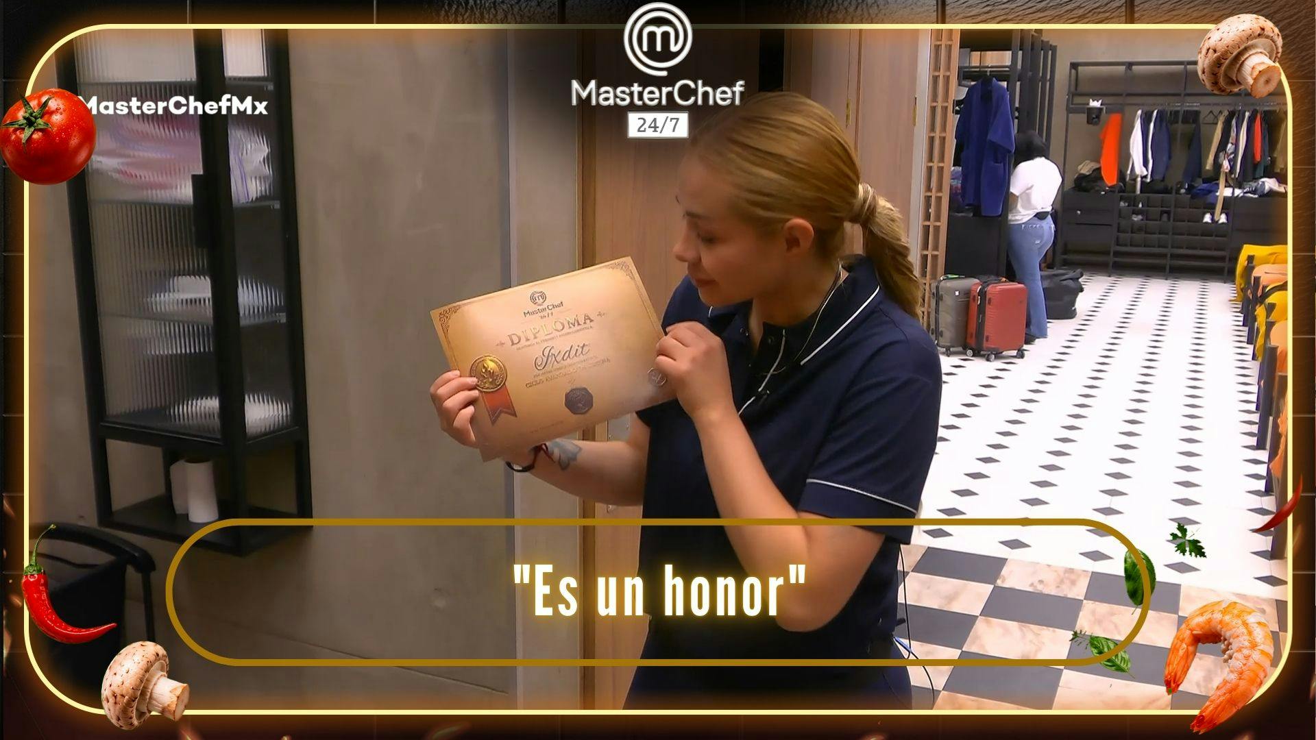 Pese a tener mandil negro, Ixdit presume su diploma en MasterChef 24/7: “Es un honor” (VIDEO)