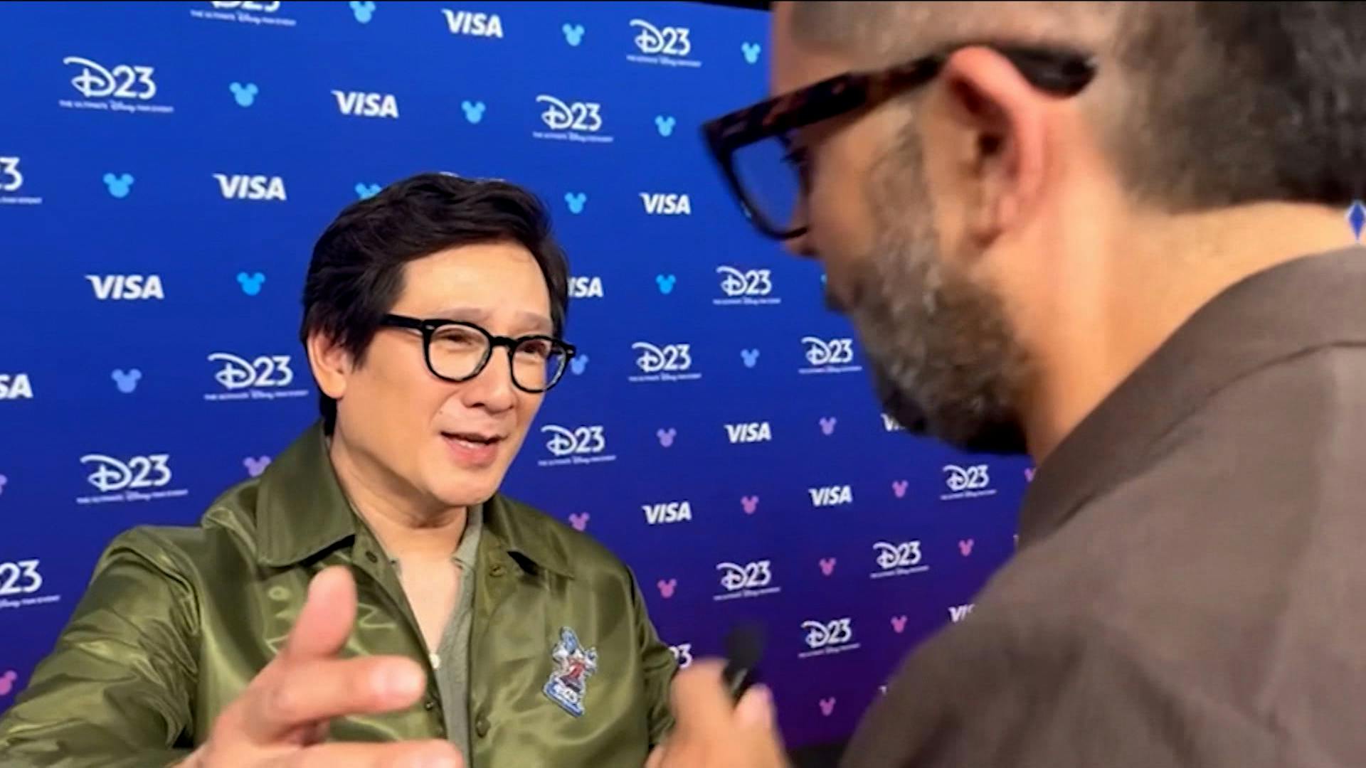 ¡Ricardo Casares entrevistó en exclusiva a Kathryn Hahn y Ke Huy Quan en la D23 de Disney!