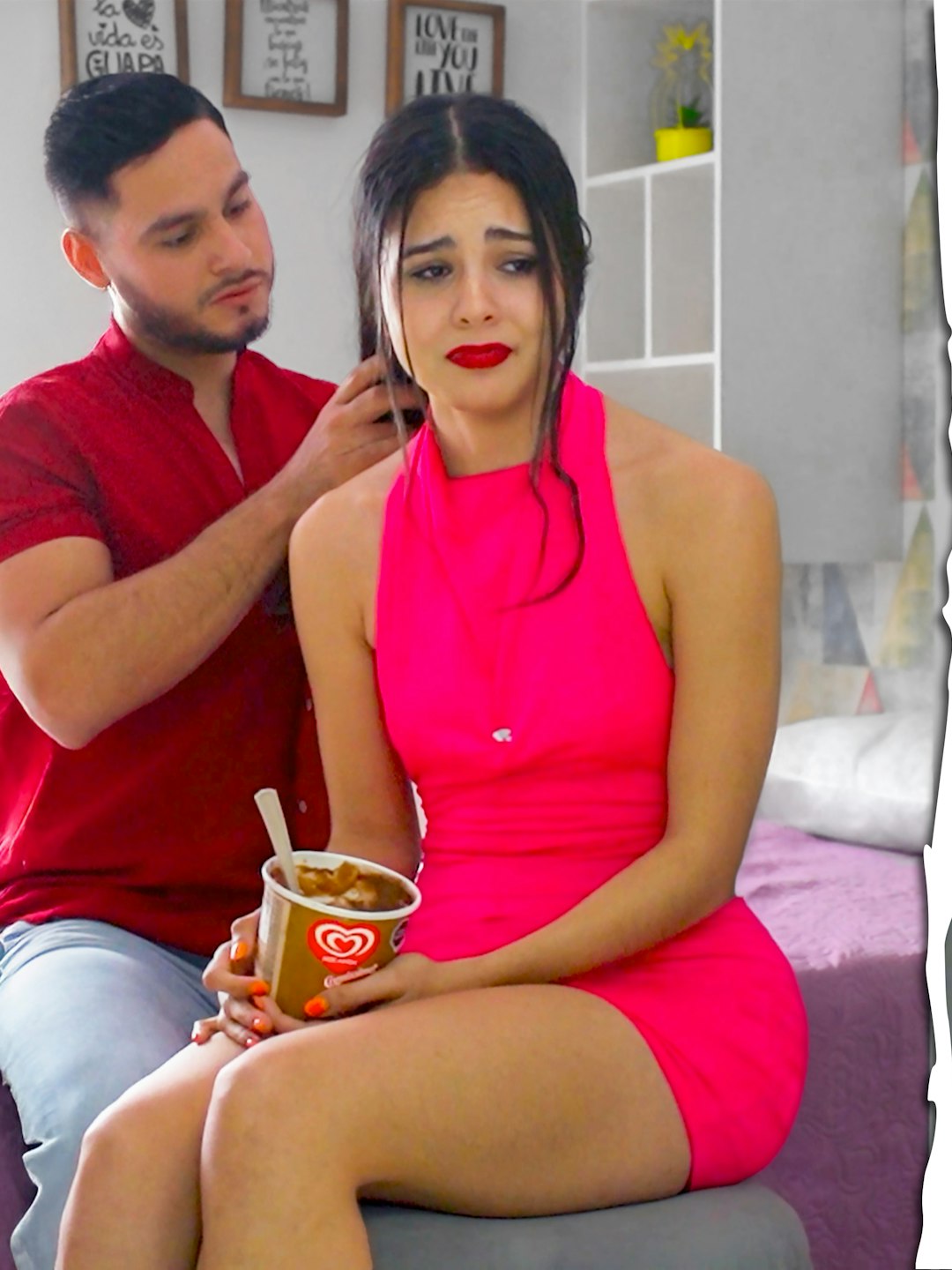 Ella le lavaba y planchaba, sin imaginar lo que su mejor amiga le hacía