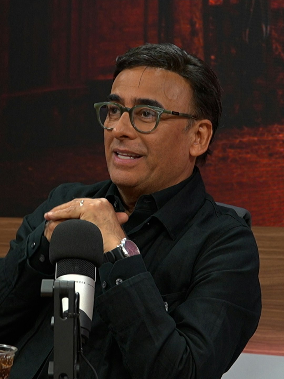 Adal Ramones habla de la energía de llevar totalmente en vivo la batuta de La Granja VIP Segunda Temporada