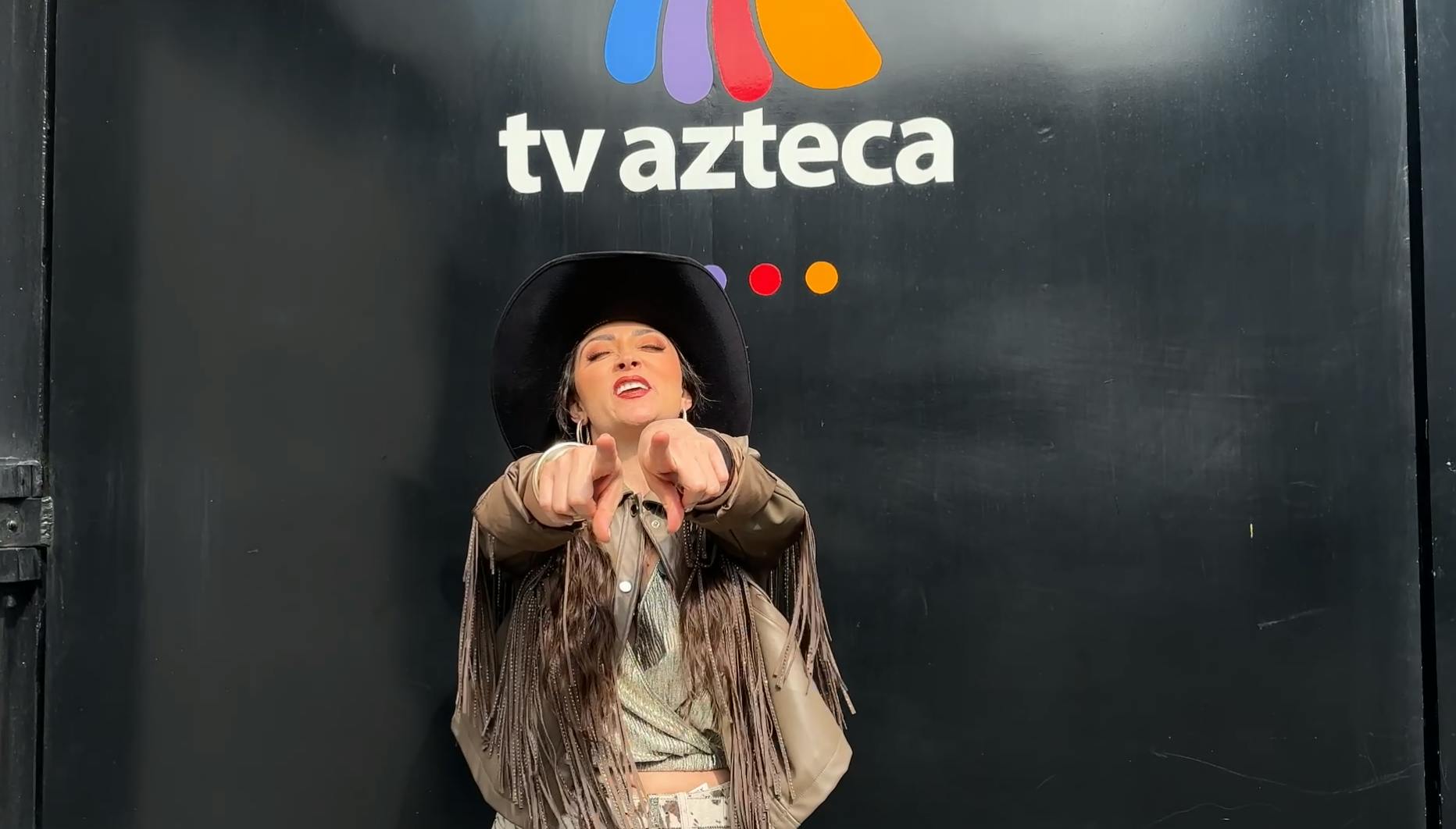 Así fue el ASOMBROSO “Tour de Medios” de Mónica Escobedo para dar a conocer que es la décima Granjera de La Granja VIP Segunda Temporada 