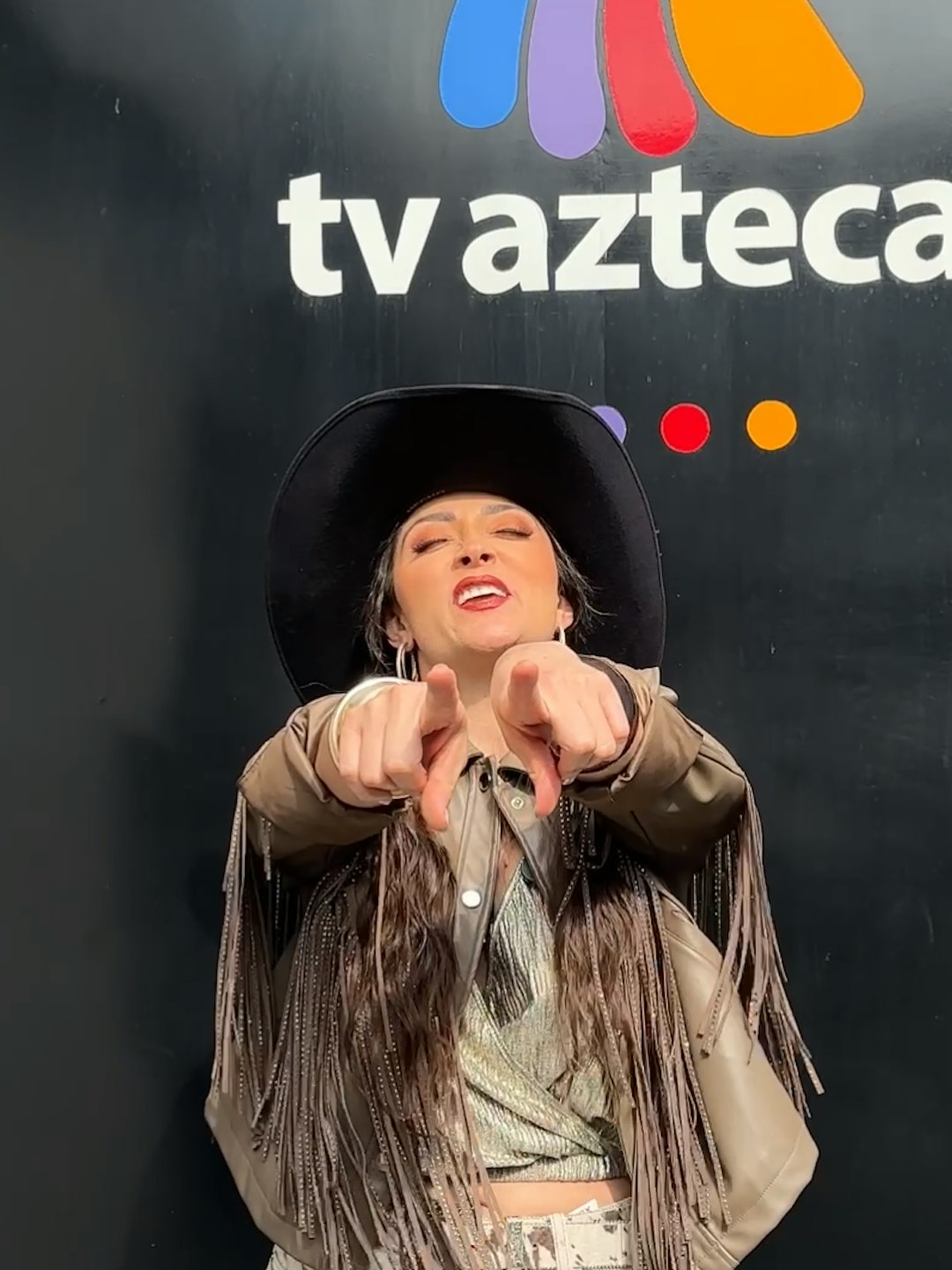 Así fue el ASOMBROSO “Tour de Medios” de Mónica Escobedo para dar a conocer que es la décima Granjera de La Granja VIP Segunda Temporada