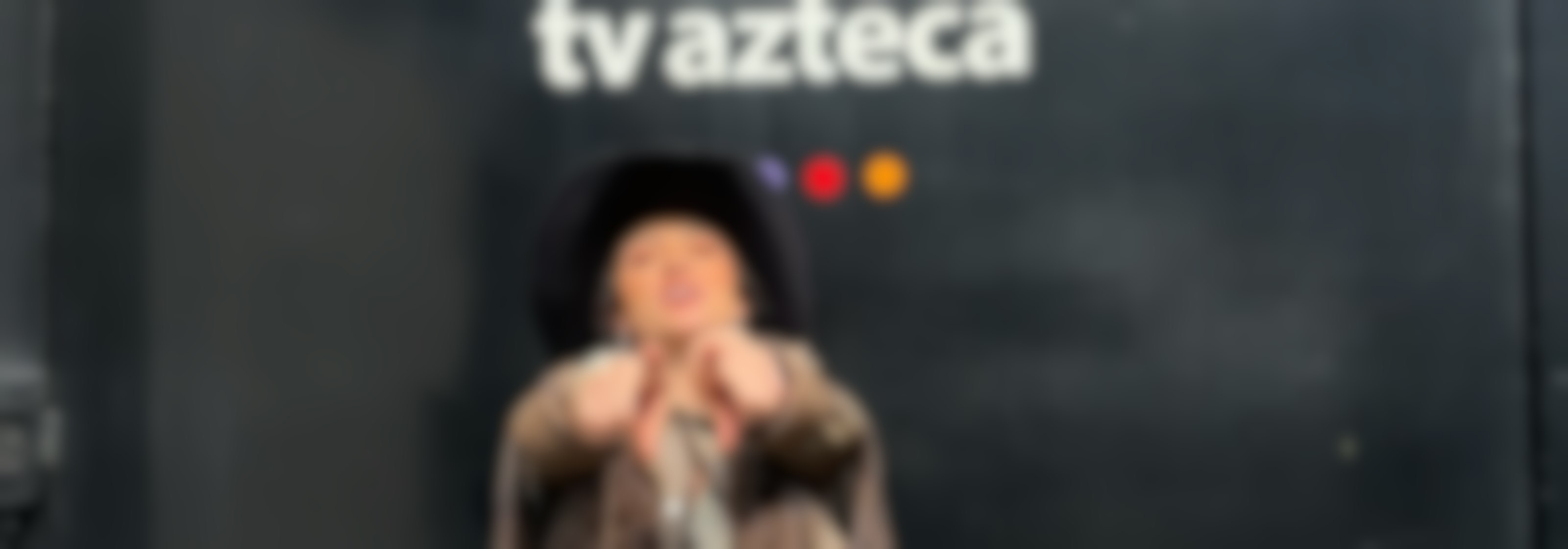 Así fue el ASOMBROSO “Tour de Medios” de Mónica Escobedo para dar a conocer que es la décima Granjera de La Granja VIP Segunda Temporada