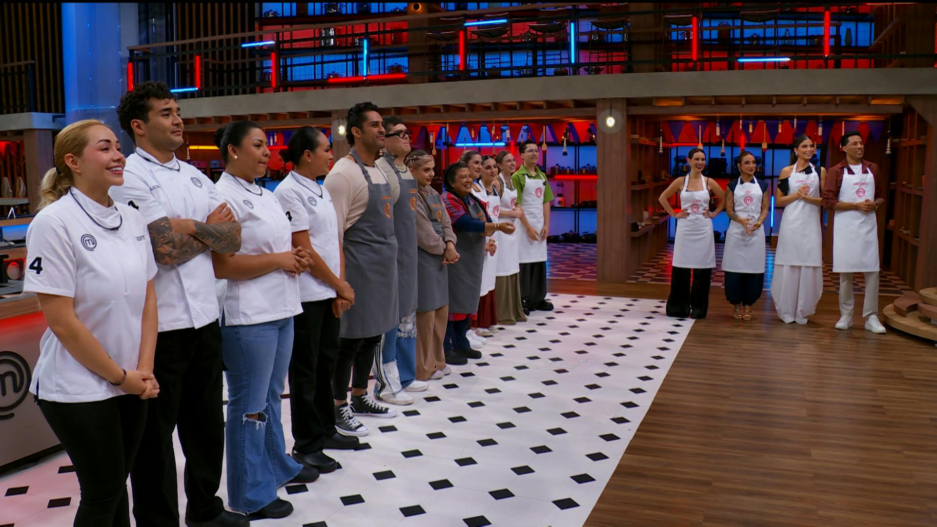Esta vez nuestros conductores y algunos afortunados fans serán participantes de MasterChef 24/7: Mira cómo les va este viernes 