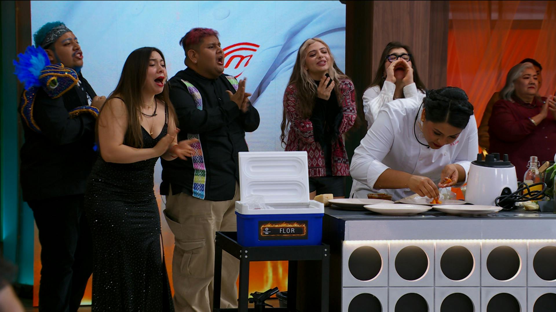 Los exparticipantes de MasterChef 24/7 bajan del balcón para apoyar a su finalista favorito en la Gran Final