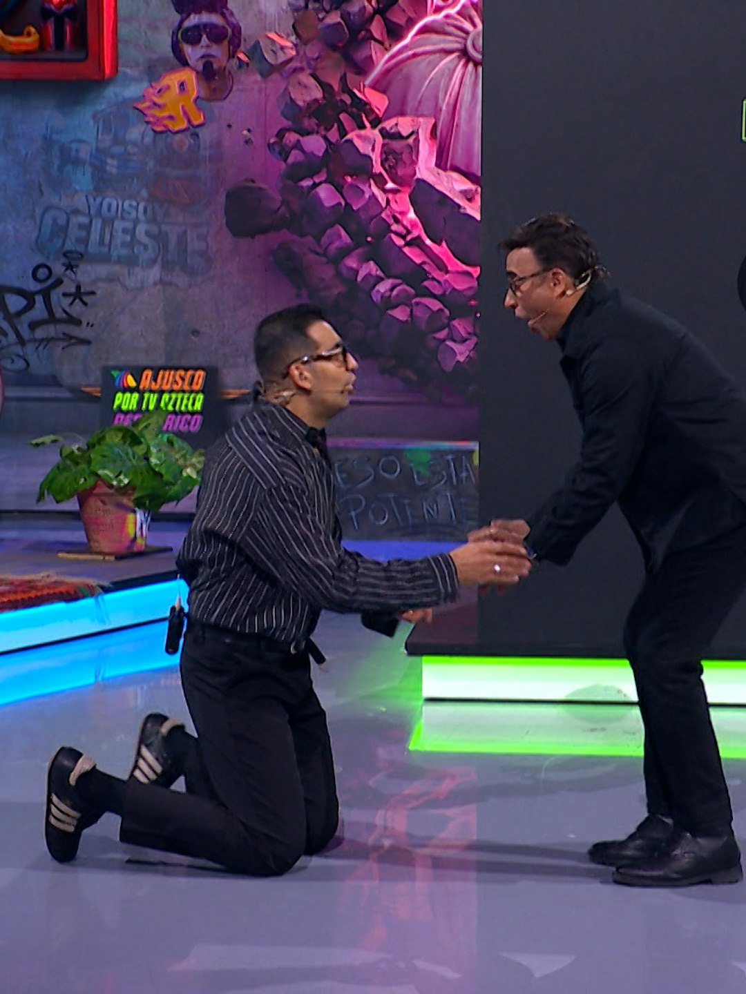 Adal Ramones es el invitado de lujo en La Resolana; una ronda de farmear aura con el Capi Pérez