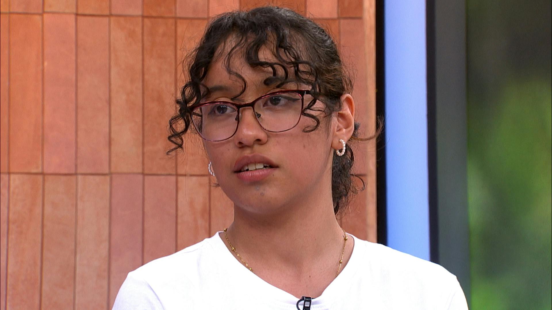 Valeria señala a su abuelo de infiel y rabo verde con su abuela, quien está enferma