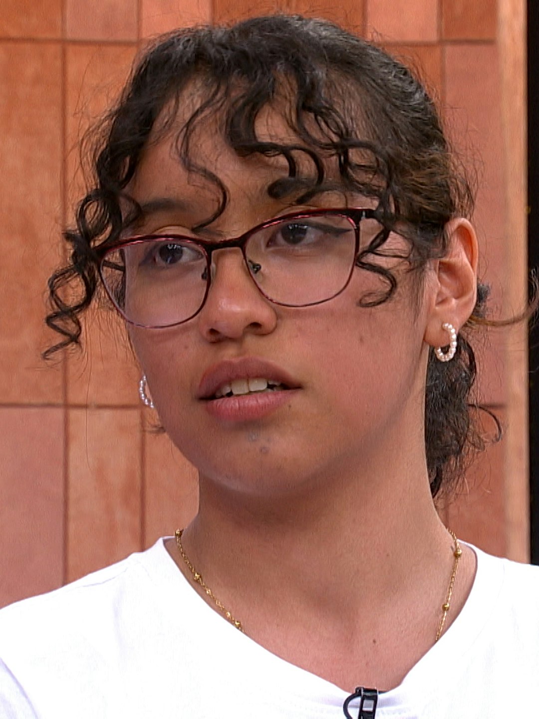Valeria señala a su abuelo de infiel y rabo verde con su abuela, quien está enferma