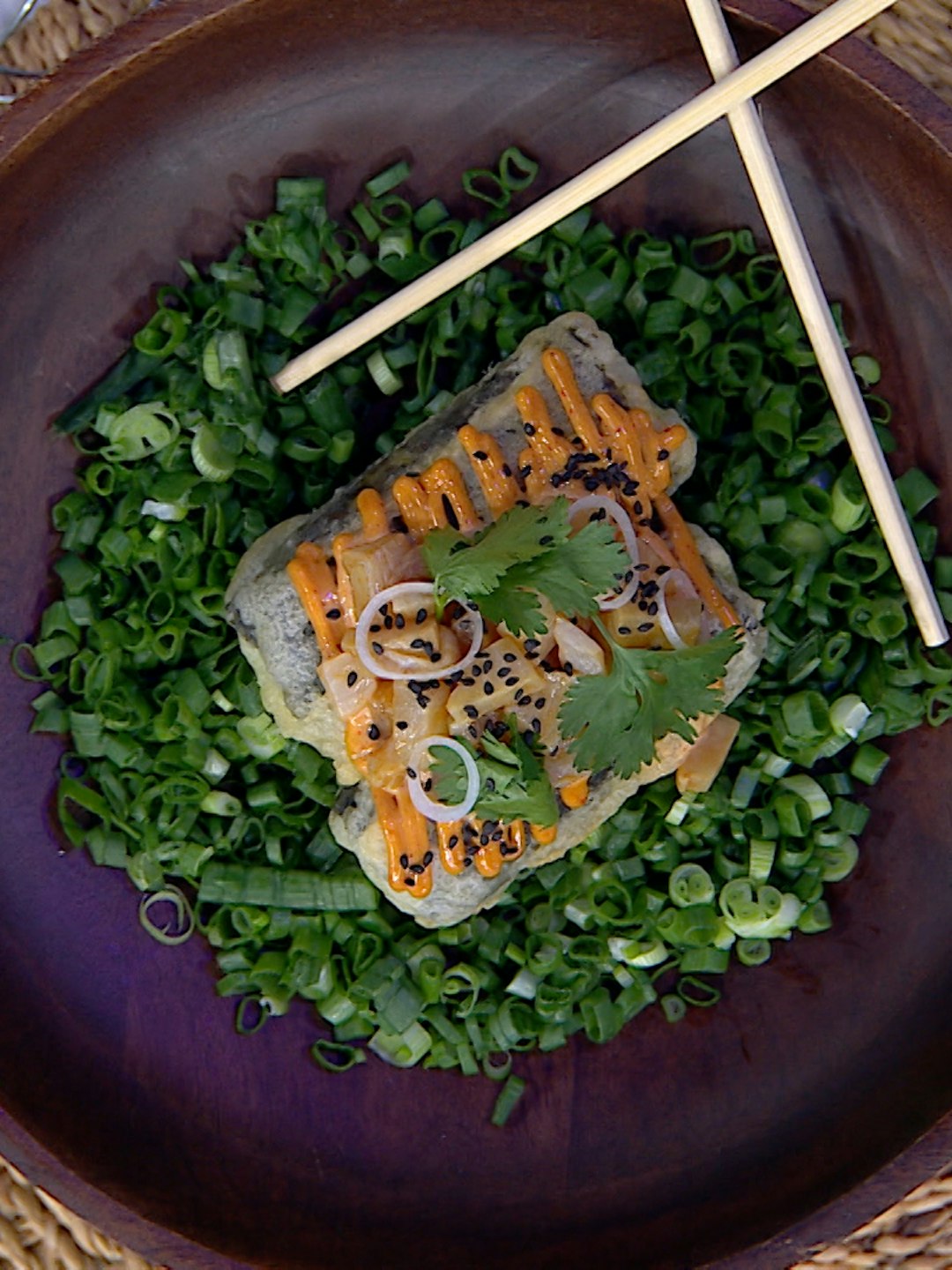 ¡Dale un giro a lo tradicional! Aprende a preparar sushi crujiente y sorprende a tu familia