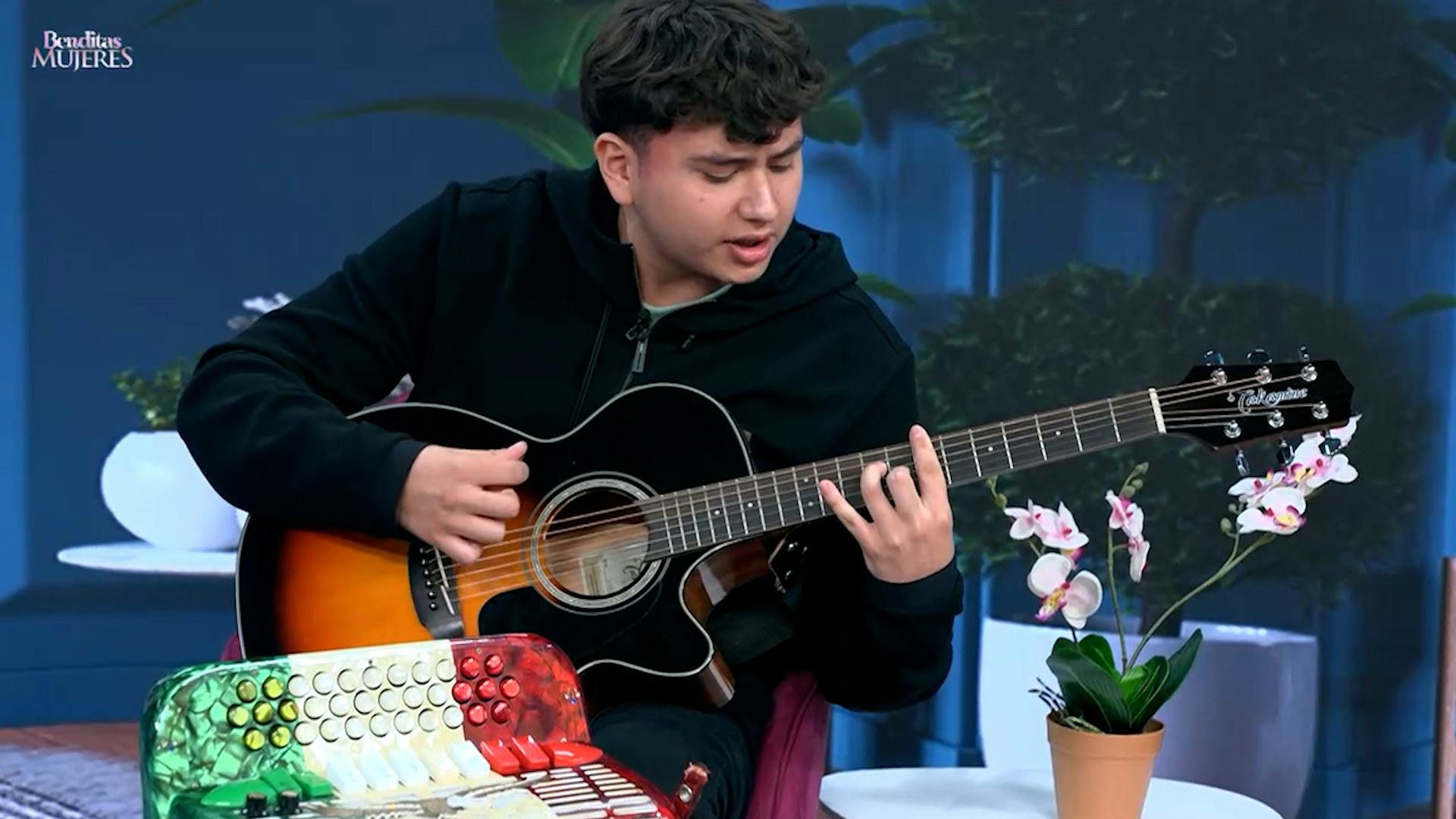 ¡Comenzó en la música mientras se rehabilitaba! Leonardo Ramírez, la promesa del regional mexicano, reveló detalles de su carrera y cantó en vivo