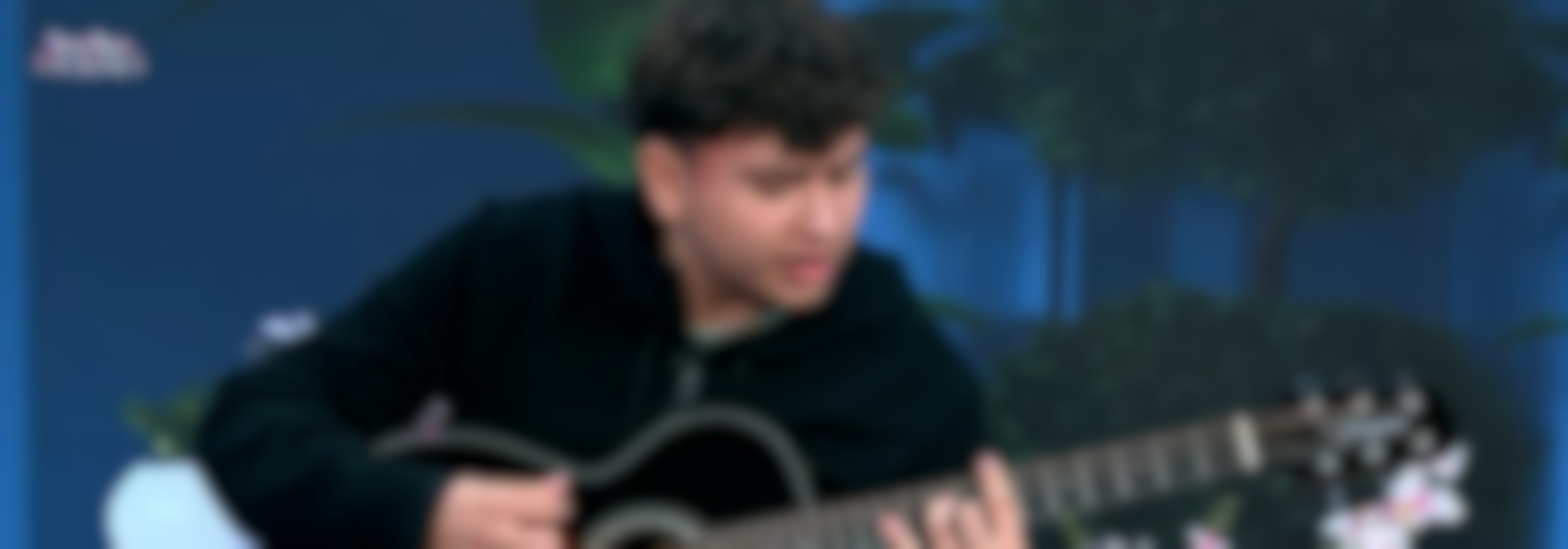 ¡Comenzó en la música mientras se rehabilitaba! Leonardo Ramírez, la promesa del regional mexicano, reveló detalles de su carrera y cantó en vivo