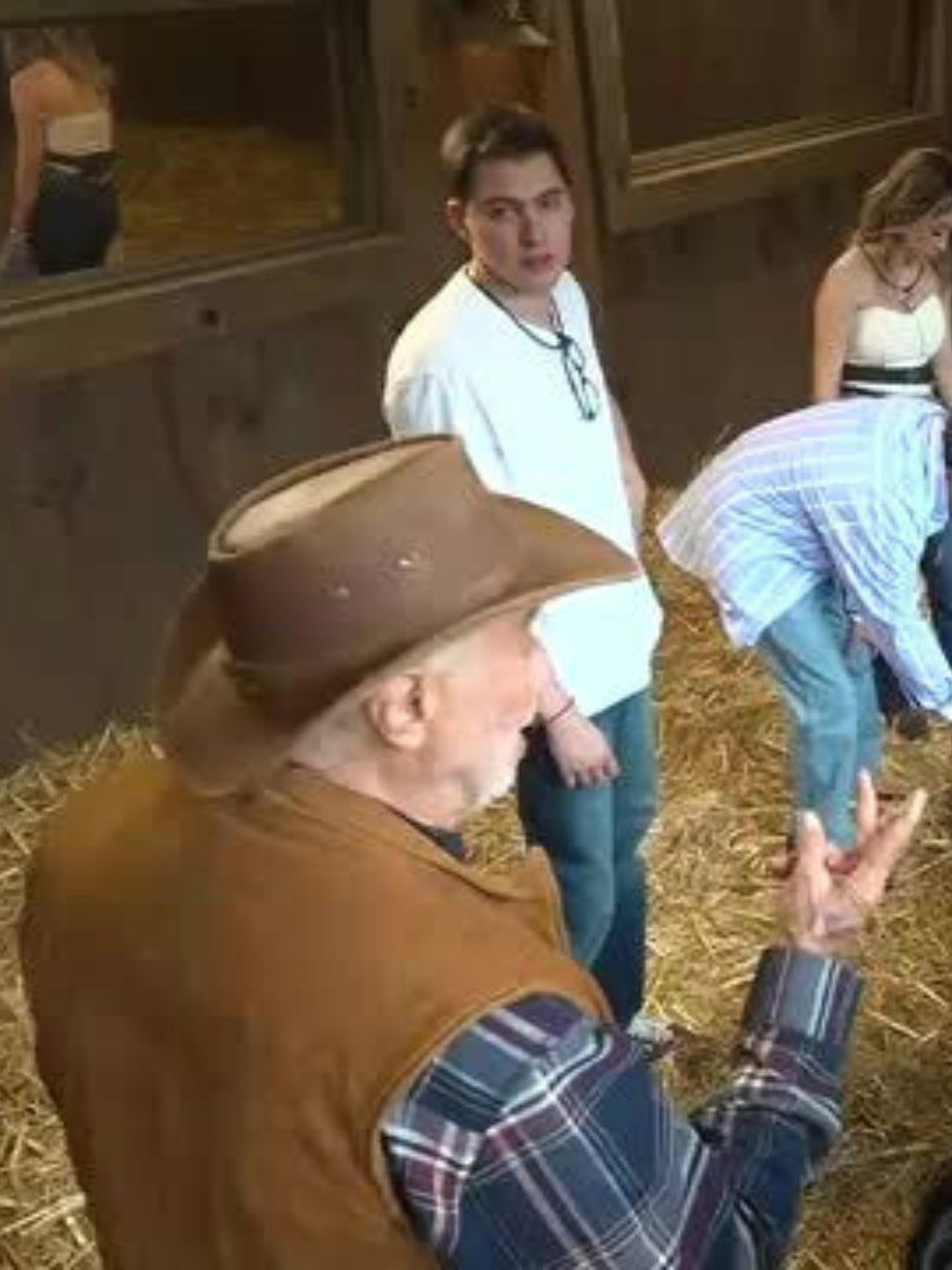 Tío Pepe REVELA cuál es el alimento más importante para los cerdos en la experiencia 24/7 de la Granja VIP Segunda Temporada (VÍDEO)