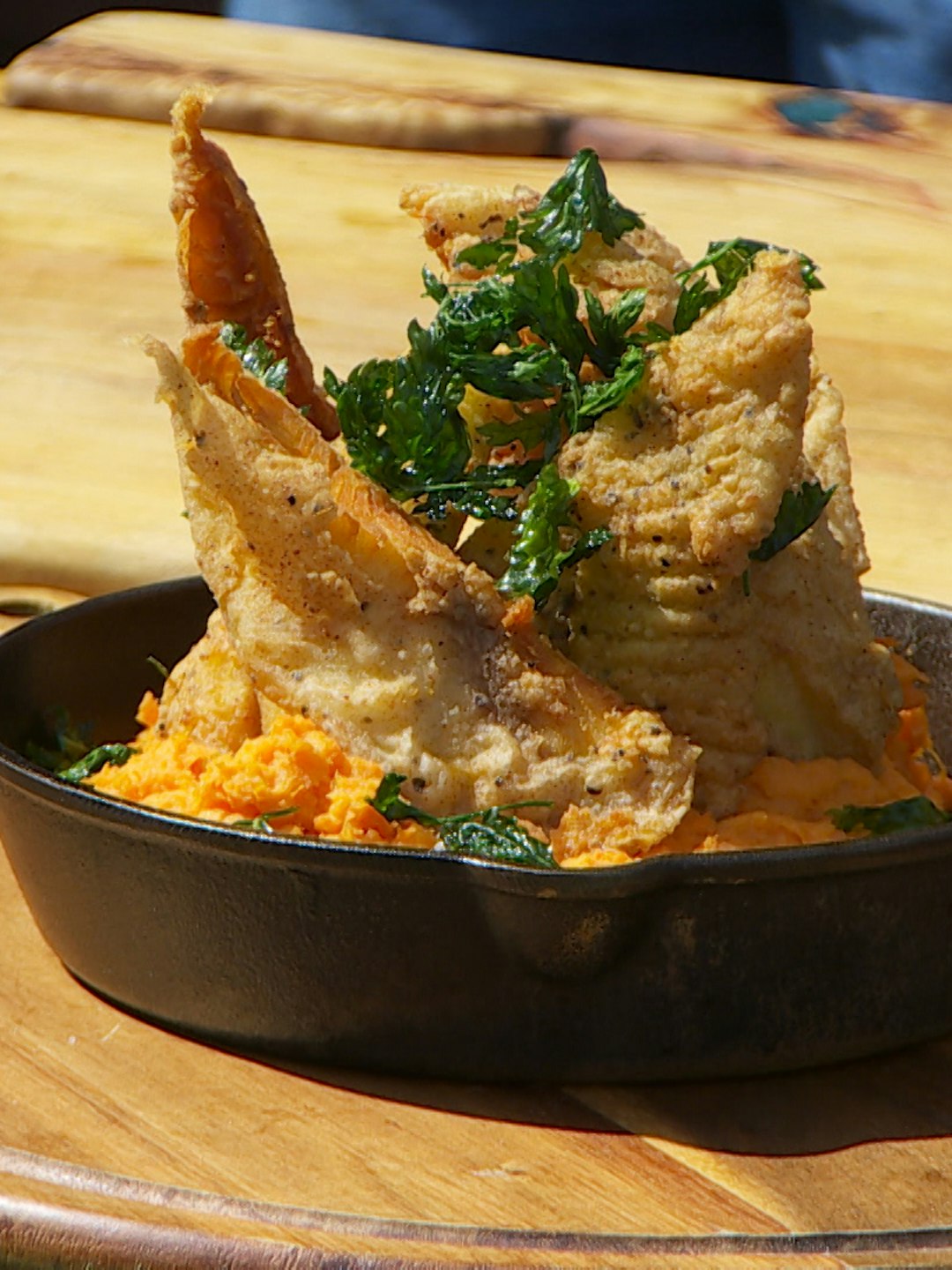 ¡Lúcete este viernes parrillero con un pescado al disco! Ingredientes y receta paso a paso