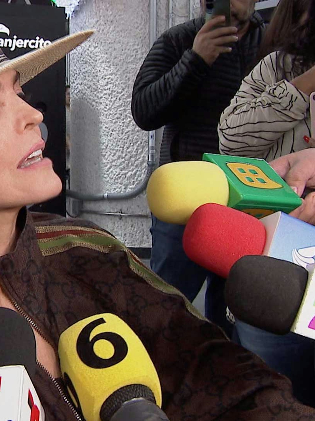 “Que les valga m...": Ana Bárbara pide que le bajen a la polémica de la familia Aguilar