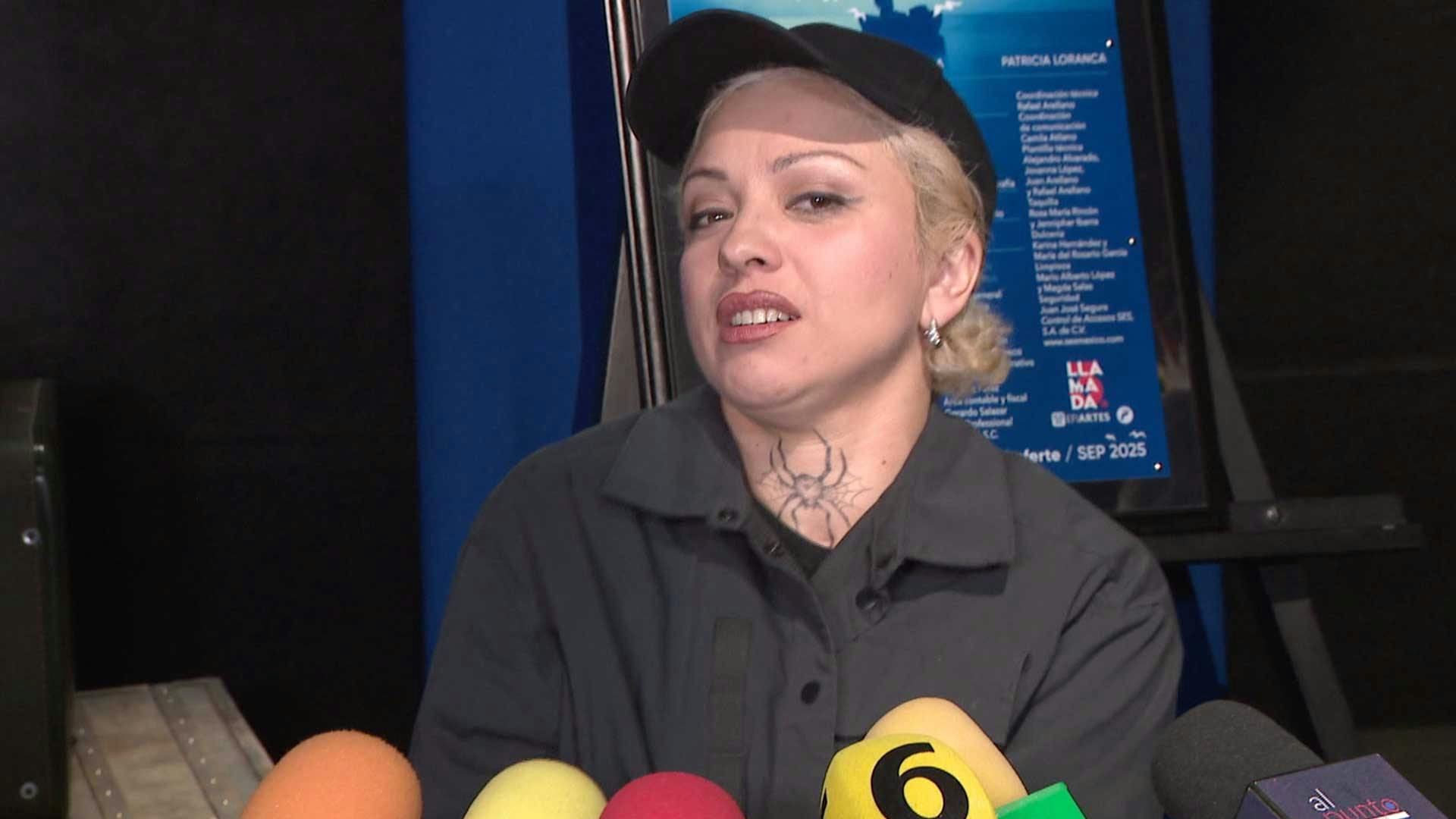 Mon Laferte abandonó una entrevista al ser cuestionada sobre si no le pagó a las protagonistas de su video musical