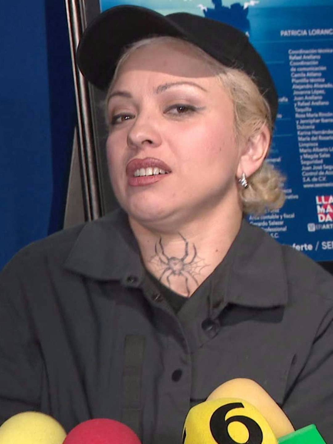 Mon Laferte abandonó una entrevista al ser cuestionada sobre si no le pagó a las protagonistas de su video musical