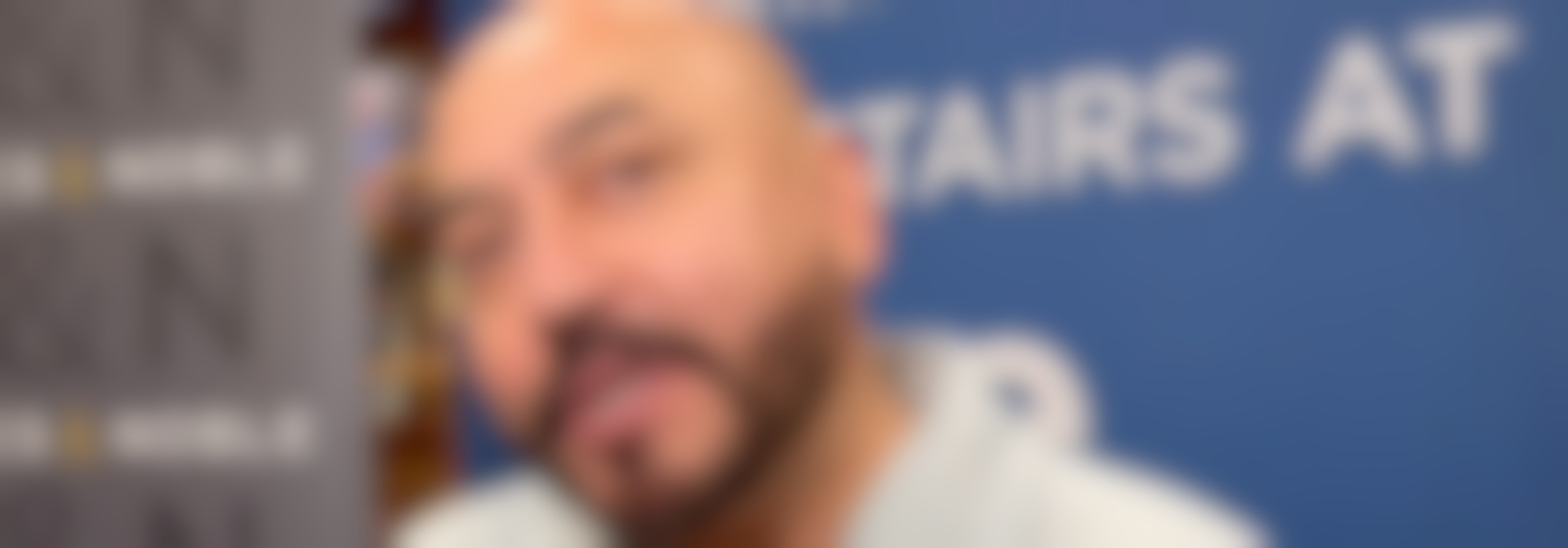Lupillo Rivera no teme una demanda por parte de Belinda al mencionarla en su libro