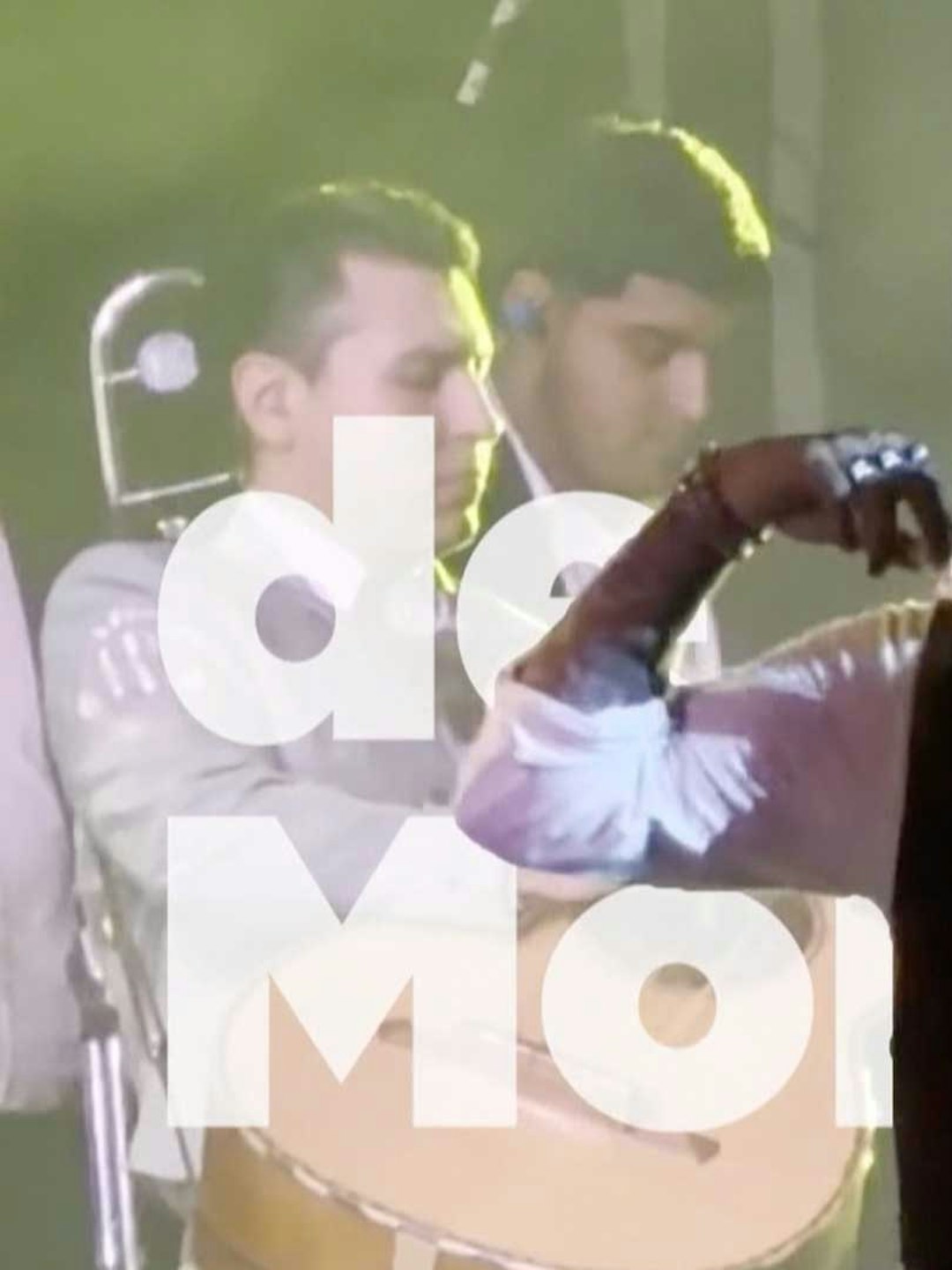 Christian Nodal compara un título de universidad con 6 grammys; así fue el momento