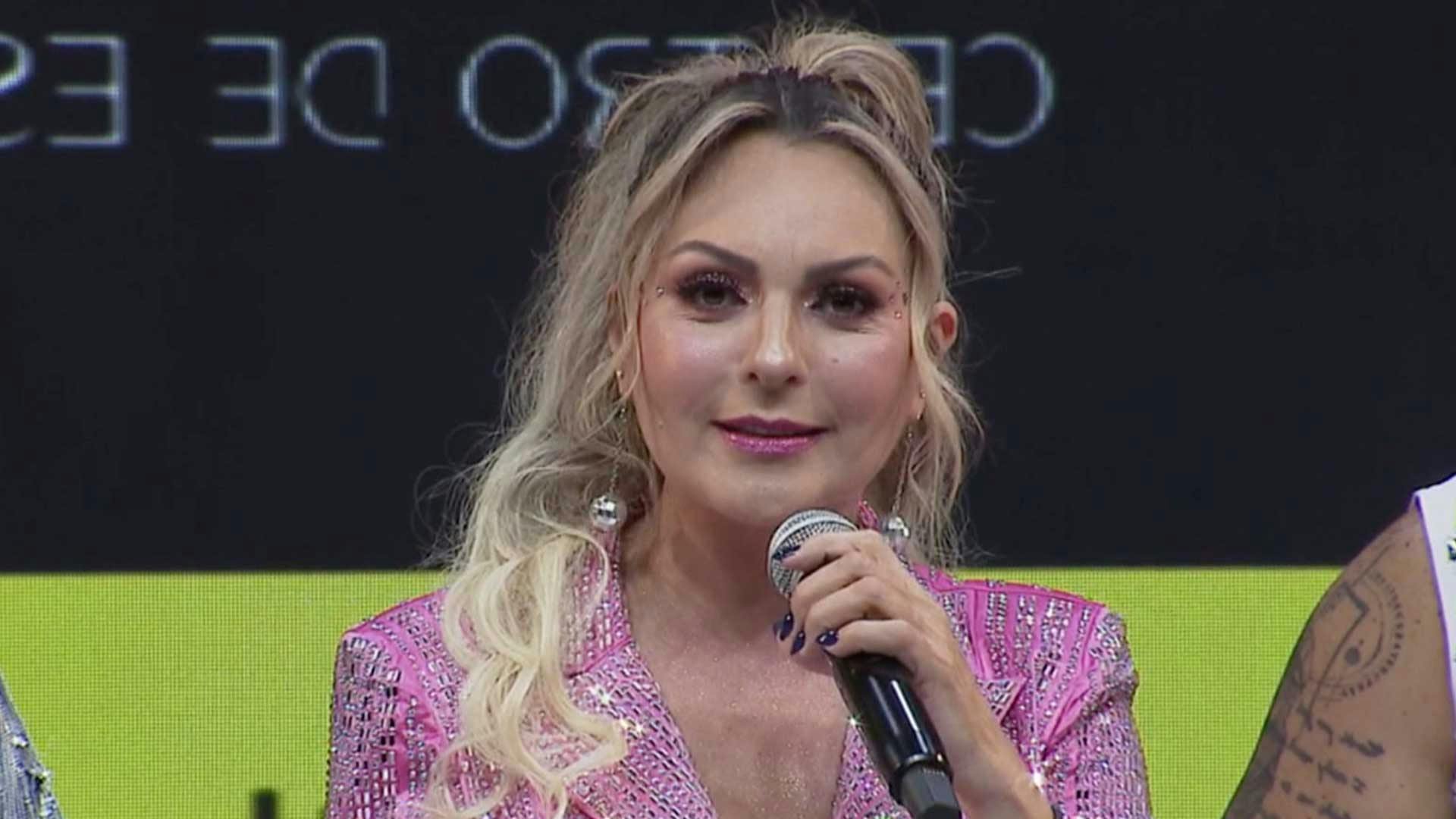 ¡Mariana Ochoa lanza invitación a Cazzu para componer juntas!