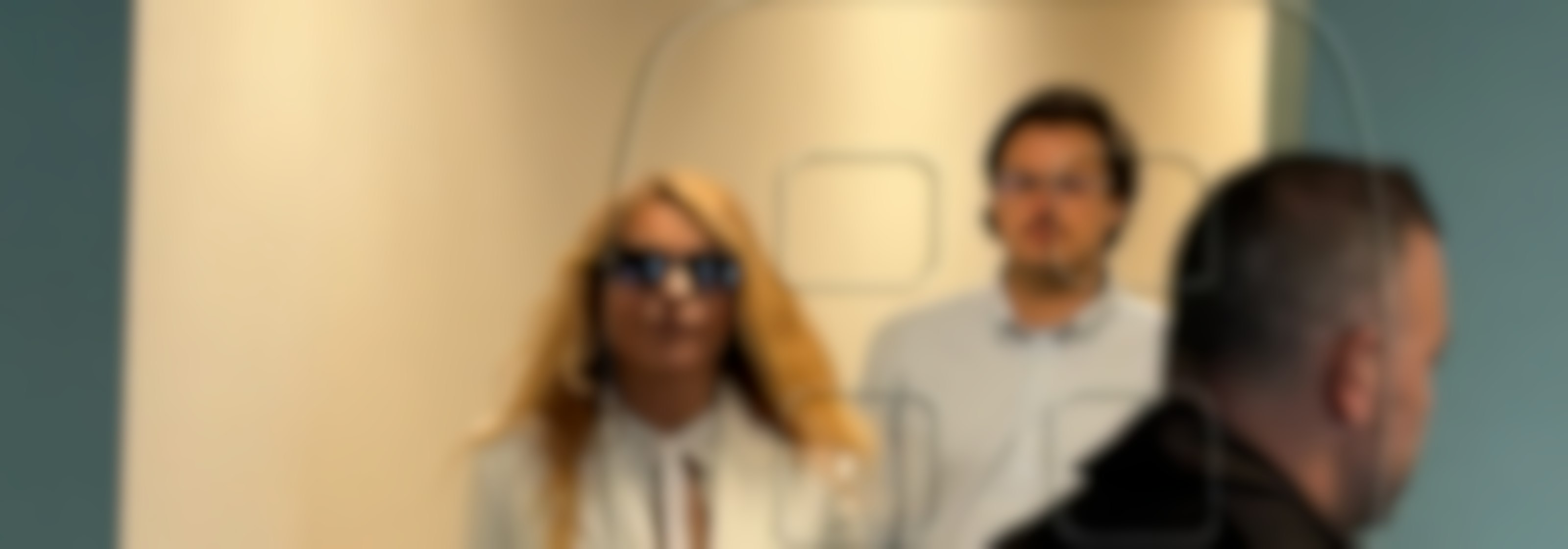 Paulina Rubio LLEGA TARDE a la audiencia por la CUSTODIA definitiva de su hijo