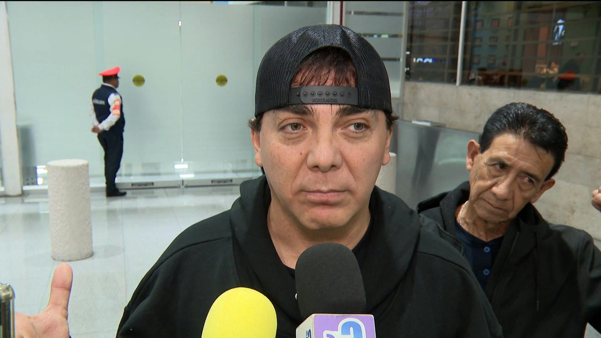 Cristian Castro se declara soltero y niega tener una relación sentimental con Victoria Kühne