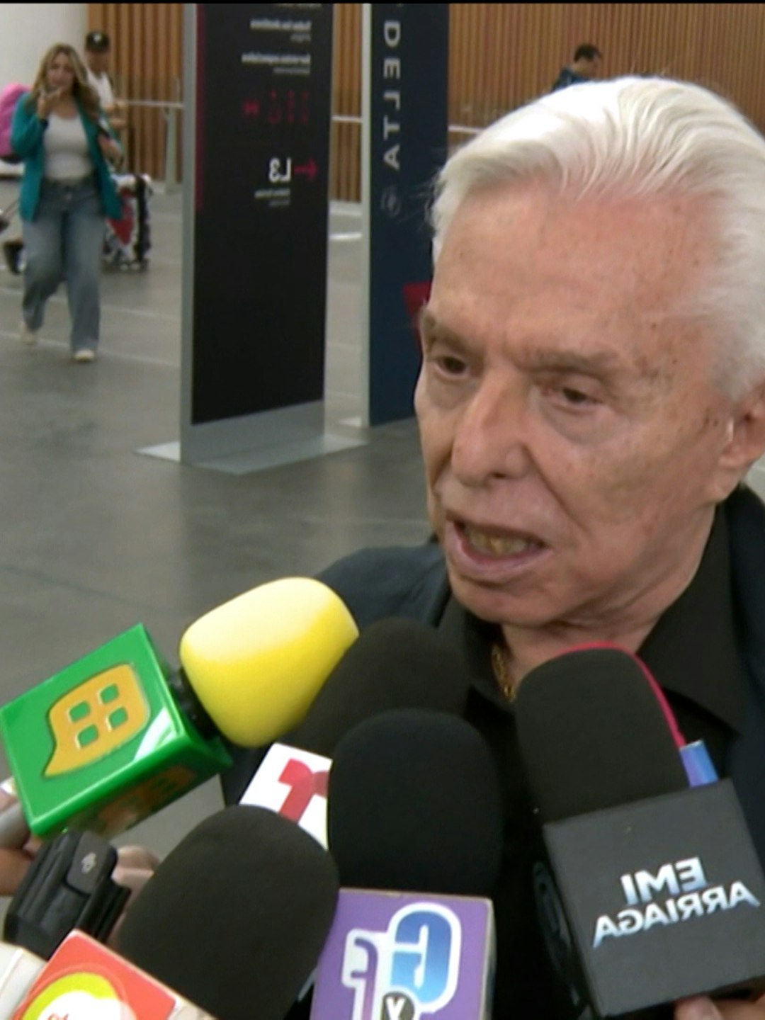 “Me enteré que a lo mejor voy a ser bisabuelo”; Enrique Guzmán habla sobre los rumores de embarazo de Frida Sofía