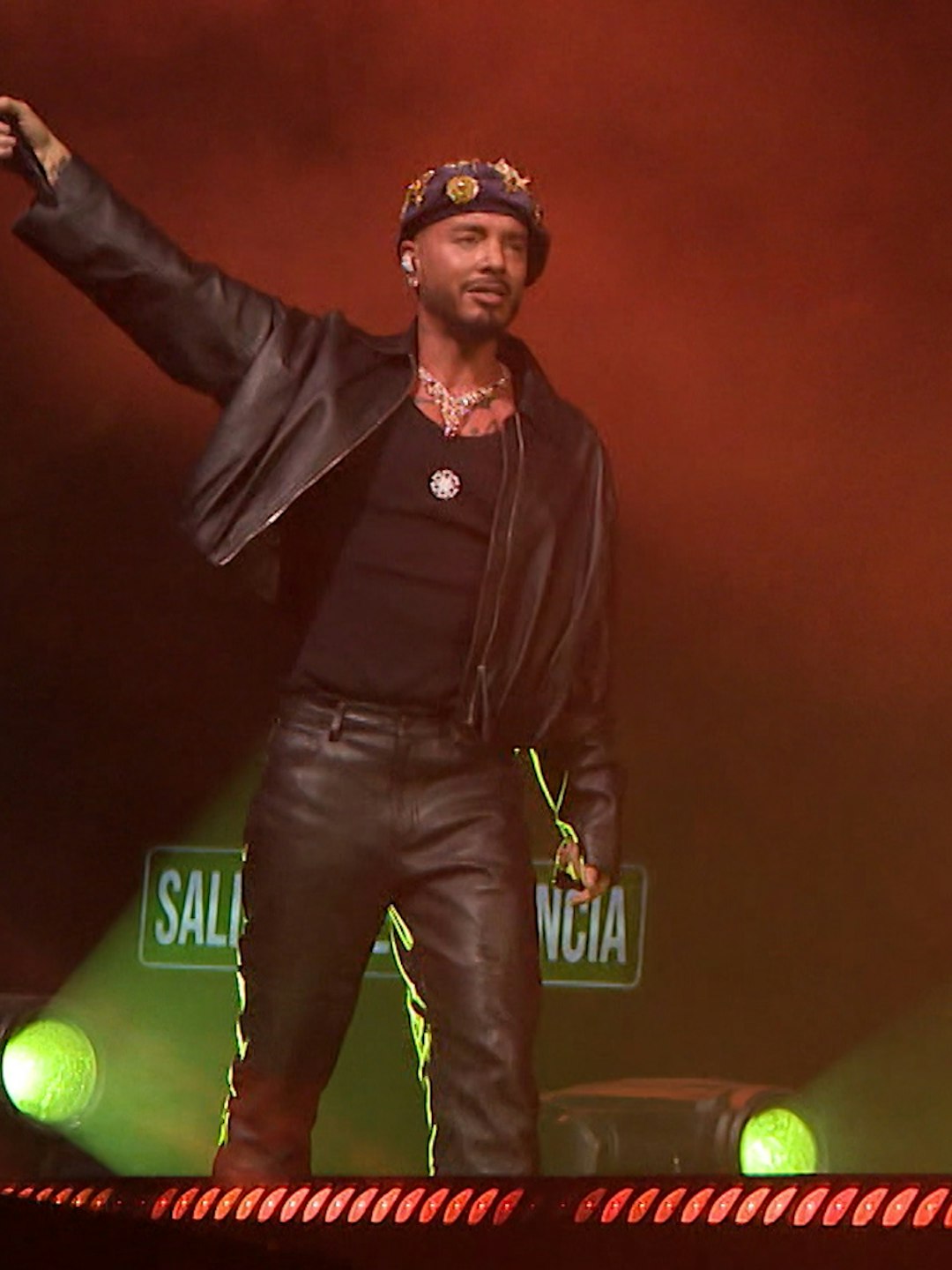 J Balvin arma tremenda fiesta en el Palacio de los Deportes