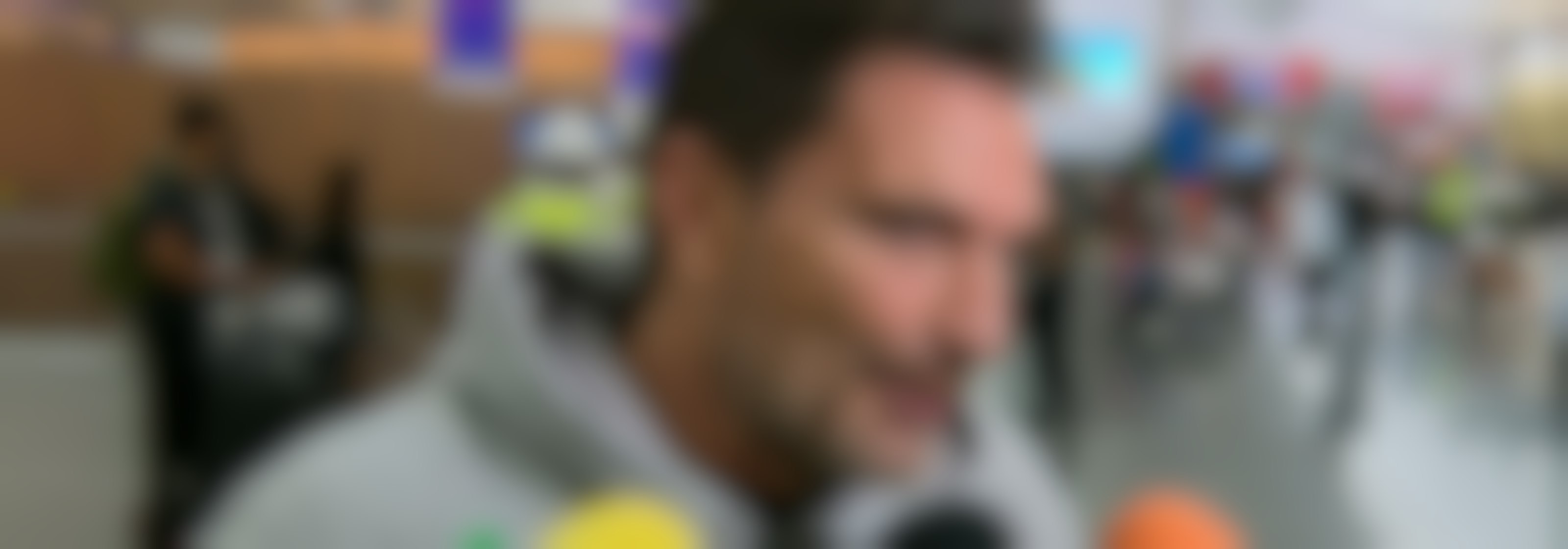 Julián Gil reacciona a la polémica fotografía con Marjorie de Sousa creada con IA