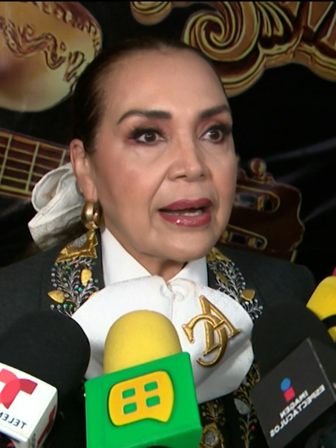 Aida Cuevas revela que ya grabó algunas canciones inéditas que le dejó Juan Gabriel