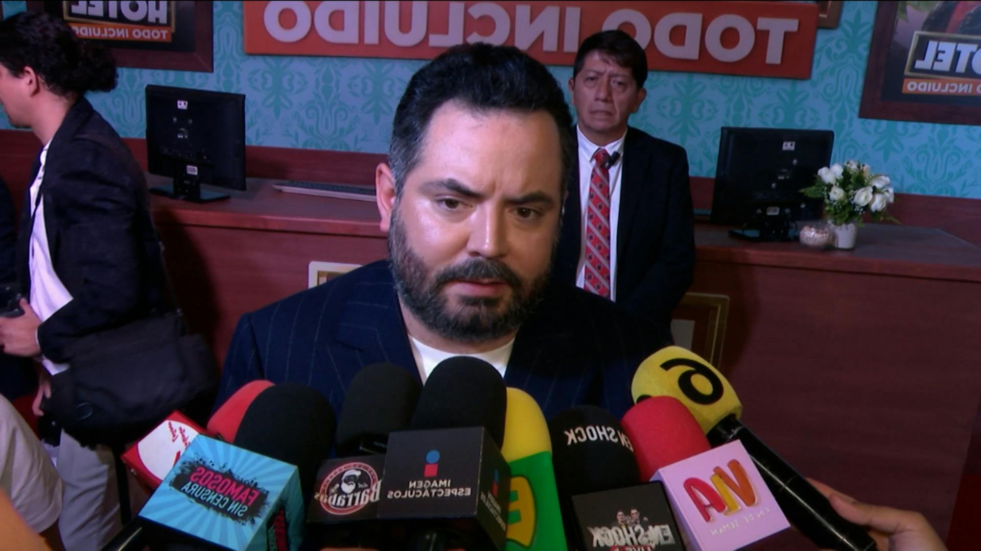 ¡José Eduardo Derbez reaparece con Paola Dalay tras rumores de separación!