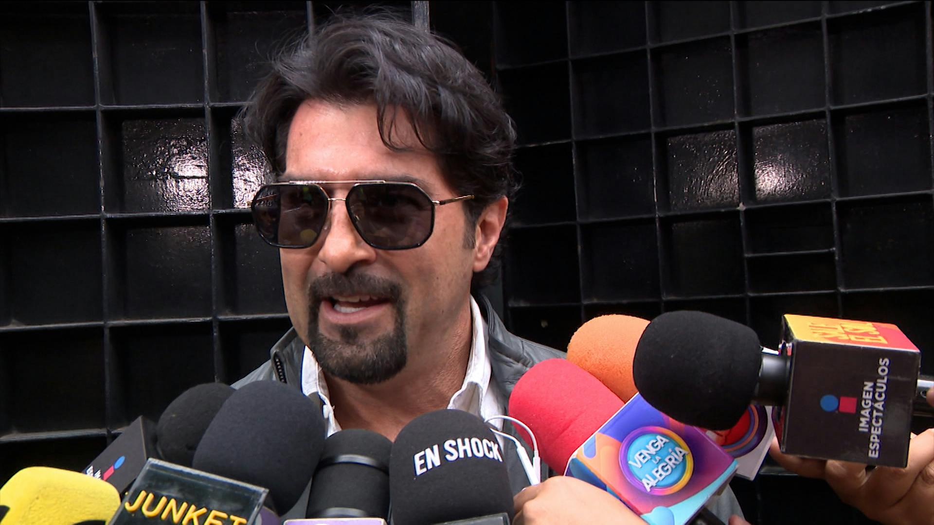 Arturo Carmona será abuelo y revela lo que sabe del bebé que espera Melanie Carmona