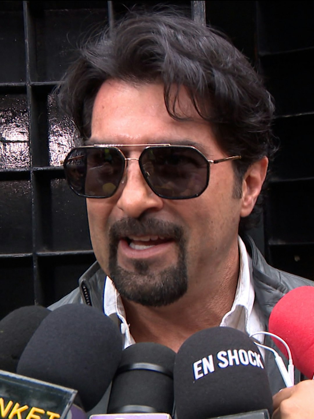 Arturo Carmona será abuelo y revela lo que sabe del bebé que espera Melanie Carmona