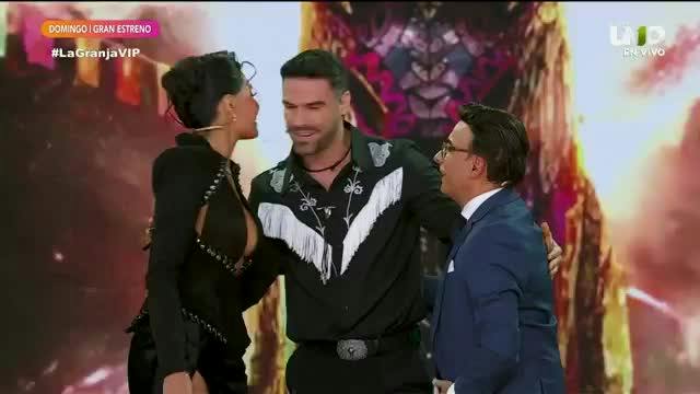 Fernando Lozada arrebata suspiros y enamora a todos en su entrada a La Granja VIP