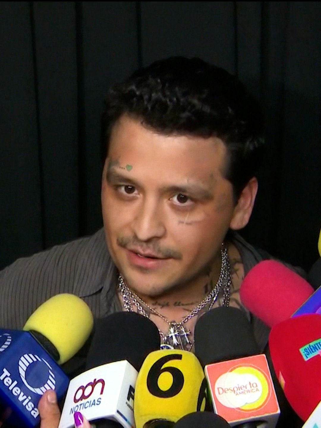 Christian Nodal relata momentos de tensión en Zacatecas y confirma demanda contra Cazzu