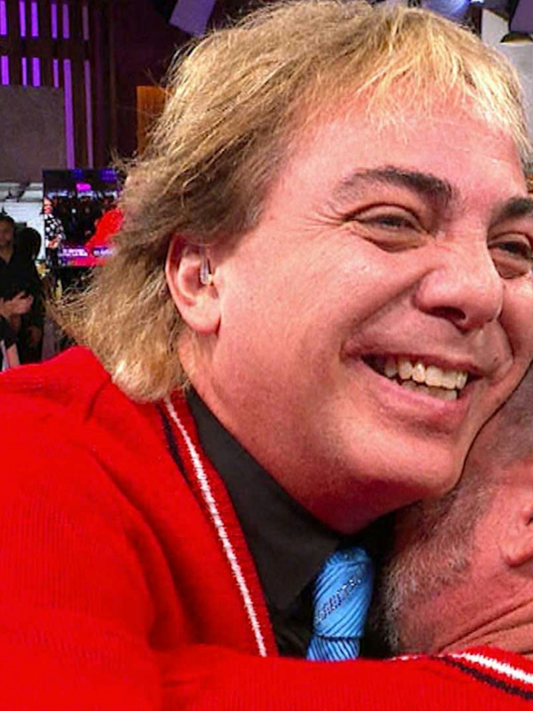 “Me mataste con esto”. Cristian Castro rompe en llanto durante el gran estreno de Tu Historia Como La Mía