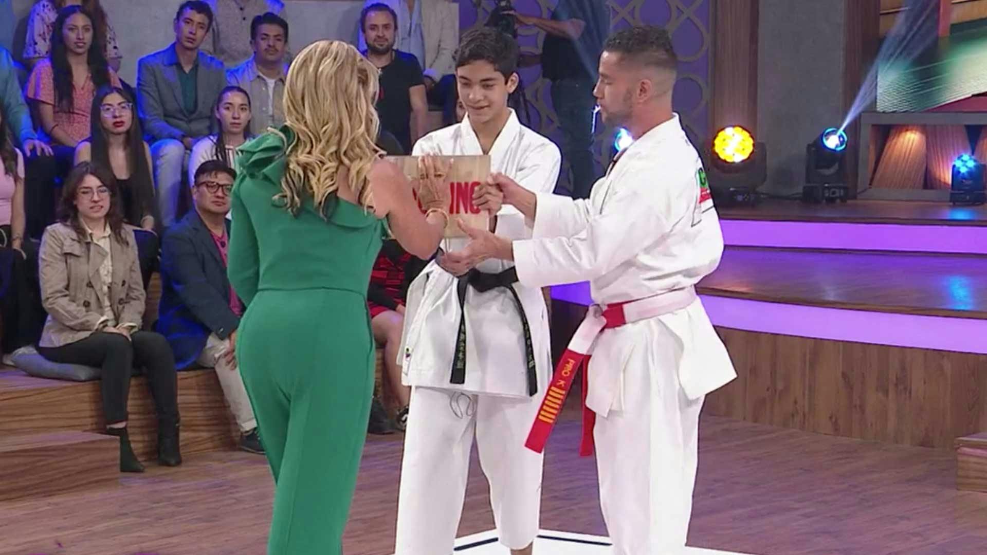 Rocío Sánchez Azuara sorprende al practicar karate en pleno programa en vivo de Tu Historia Como La Mía