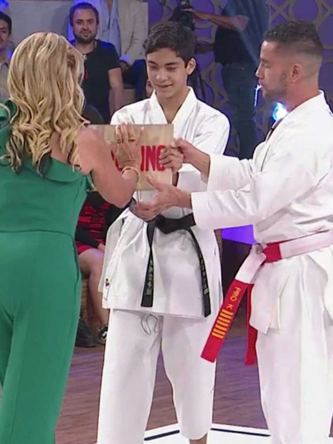 Rocío Sánchez Azuara sorprende al practicar karate en pleno programa en vivo de Tu Historia Como La Mía