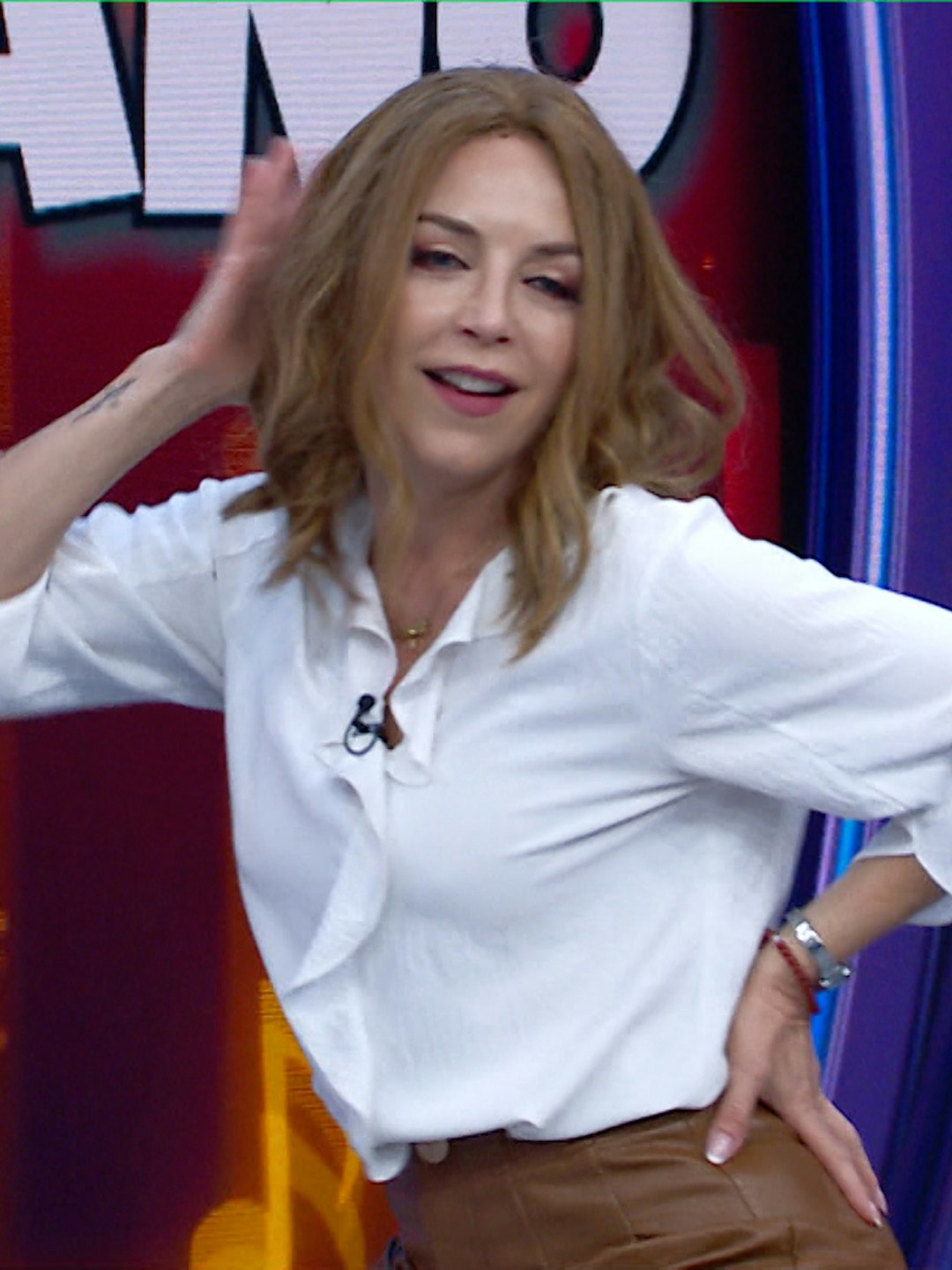 Laura Flores se enfrentó contra el Capi Pérez a un duelo de baile ¿Quién tiene los mejores pasos?