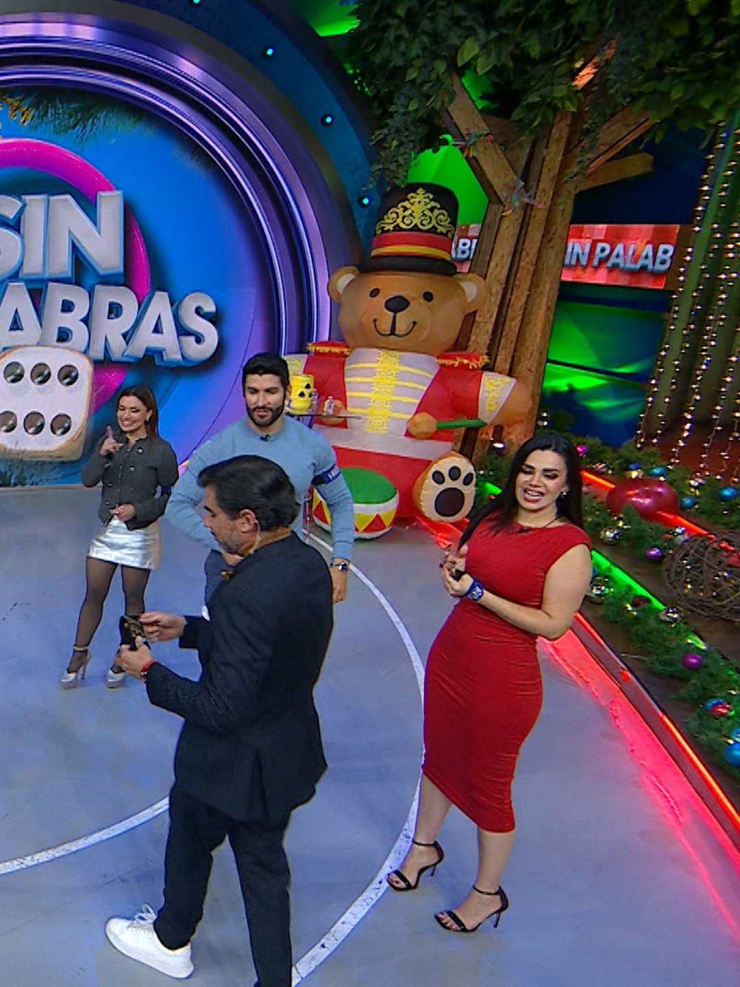Guerra de equipos en el Sin Palabras ¡Los conductores NO quieren perder!