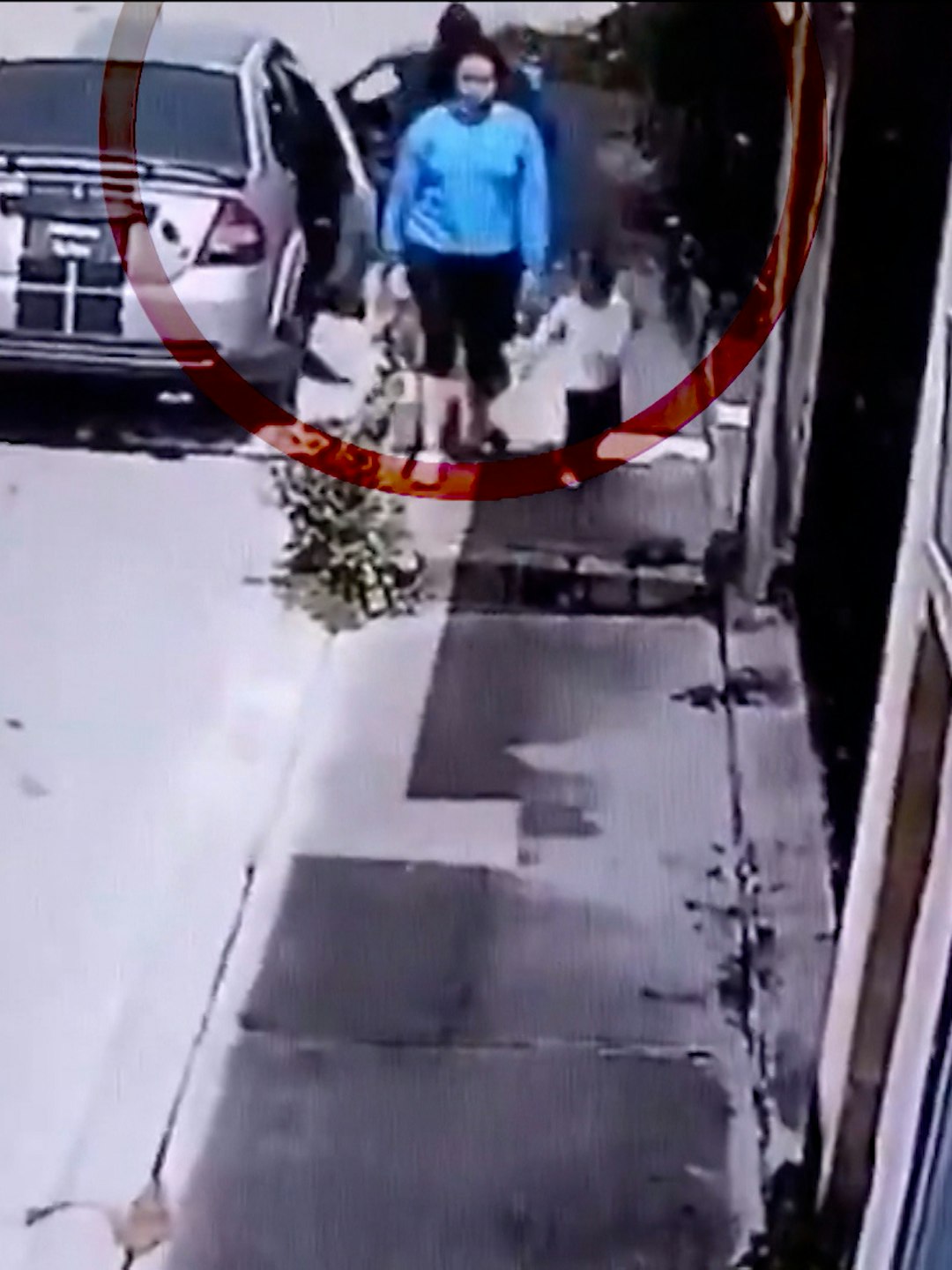 Las imágenes del presunto secuestro a un menor, un asalto en Ecatepec y más; explicado Con Peras y Manzanas