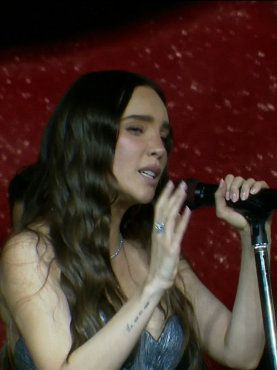 “Fue una gran experiencia”; Belinda se apodera de la gala de los 300 líderes más influyentes de México