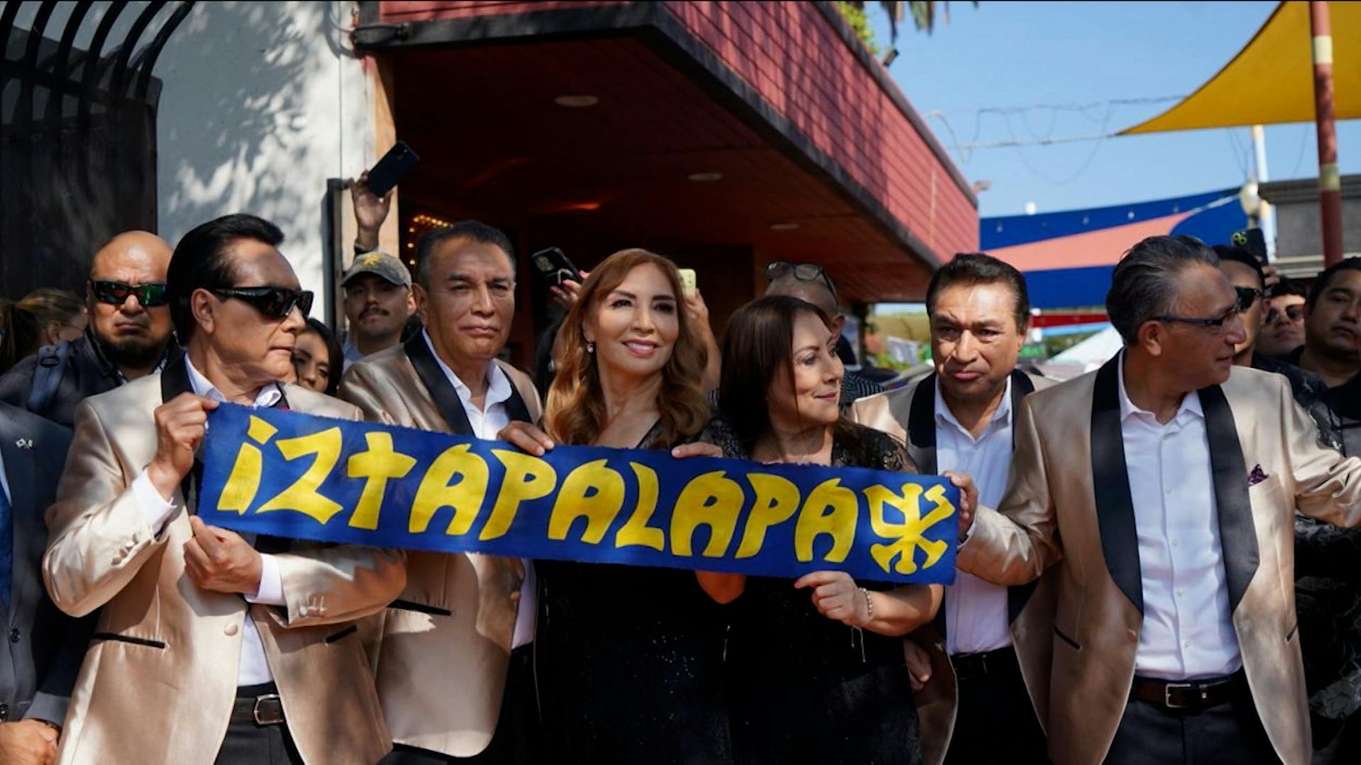 ¡Los Ángeles Azules Square! Así bautizaron una importante intersección en California
