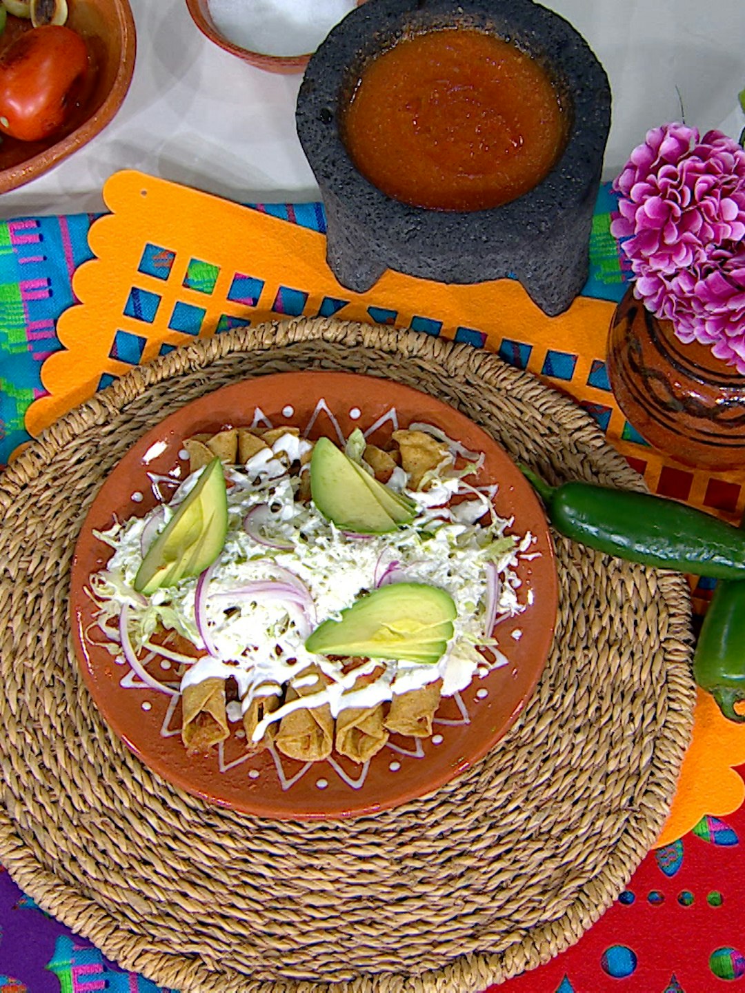 ¡Revive con unas deliciosas flautas ahogadas en salsa de xoconostle! El platillo ideal para la ‘cruda realidad’ de las fiestas patrias