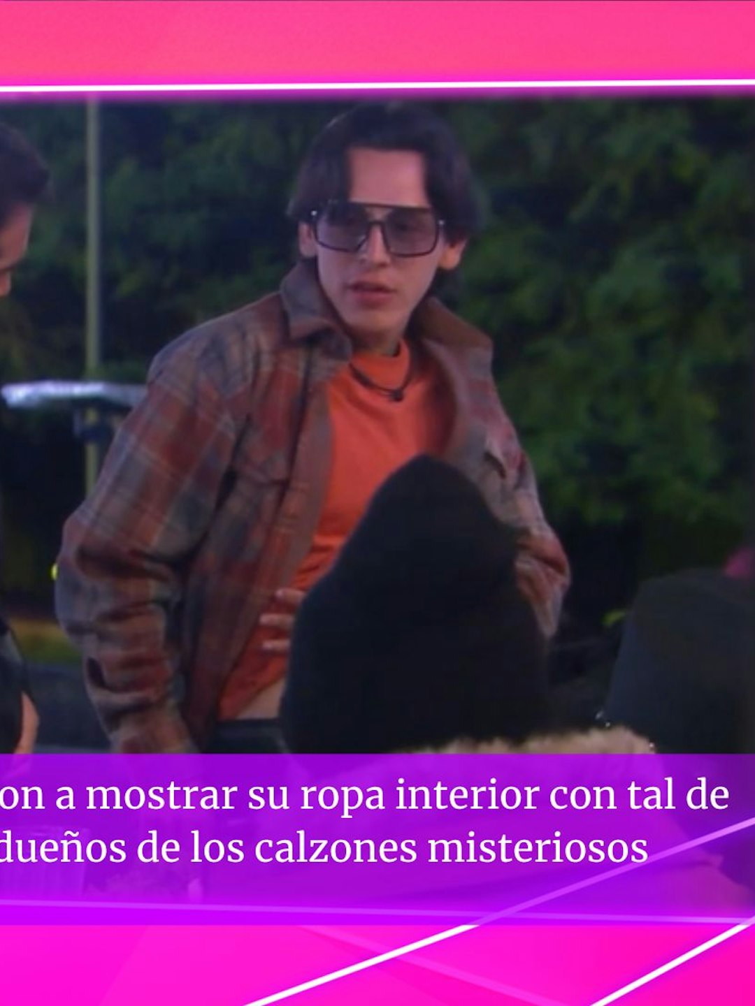 En busca del dueño de los calzones abandonados, Granjeros muestran su ropa interior (VIDEO)