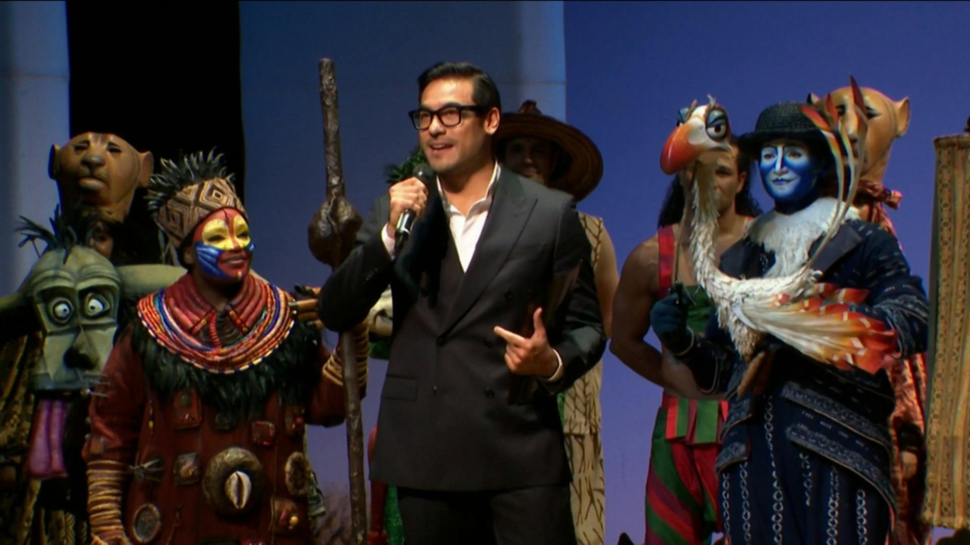 “Estar aquí es muy bonito y muy fuerte”; Carlos Rivera regresa al escenario de ‘El Rey León’