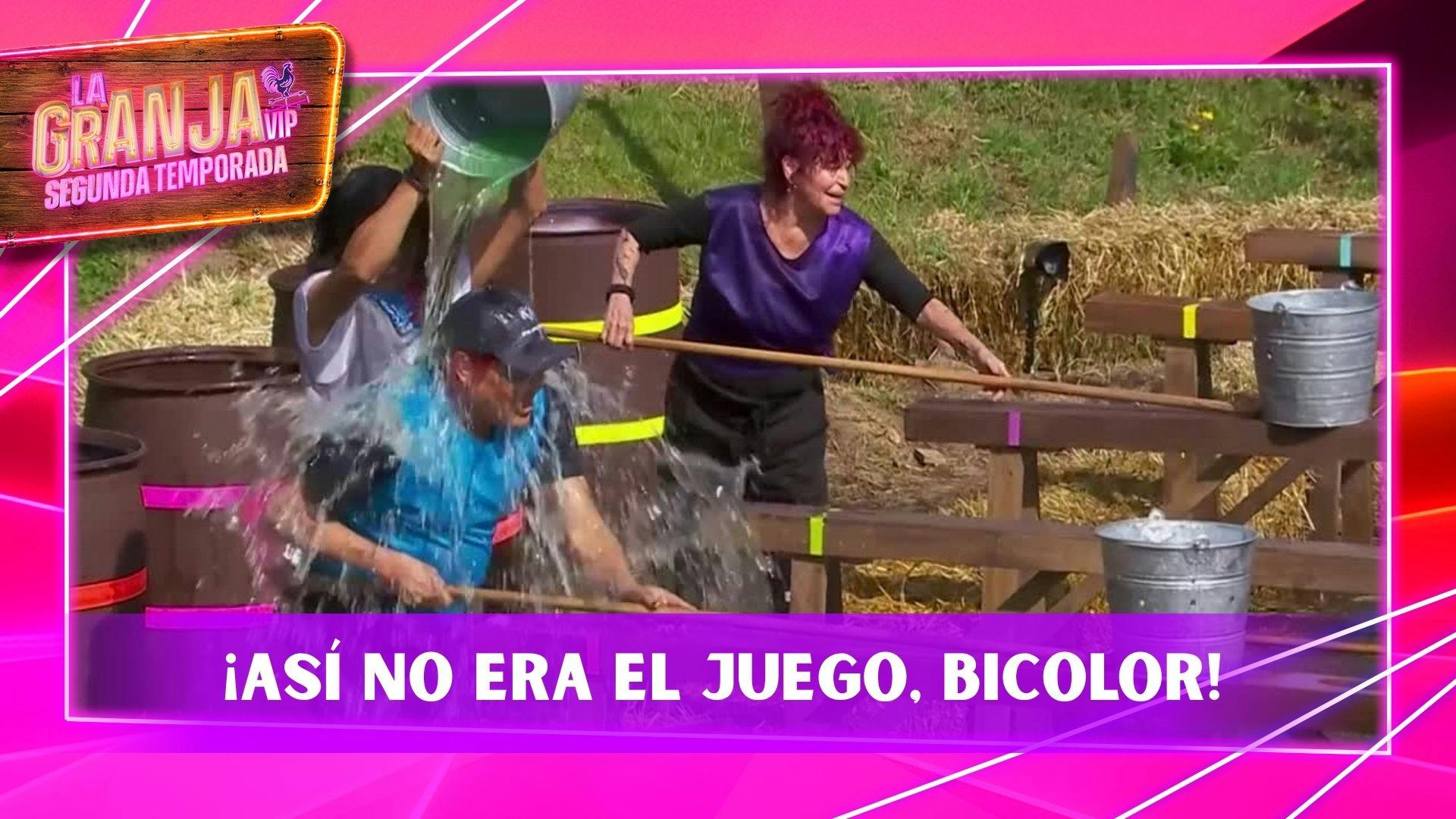 ¡Así no era! Kevyn Bicolor se BAÑA durante el juego del Capataz y empapa al resto de sus compañeros