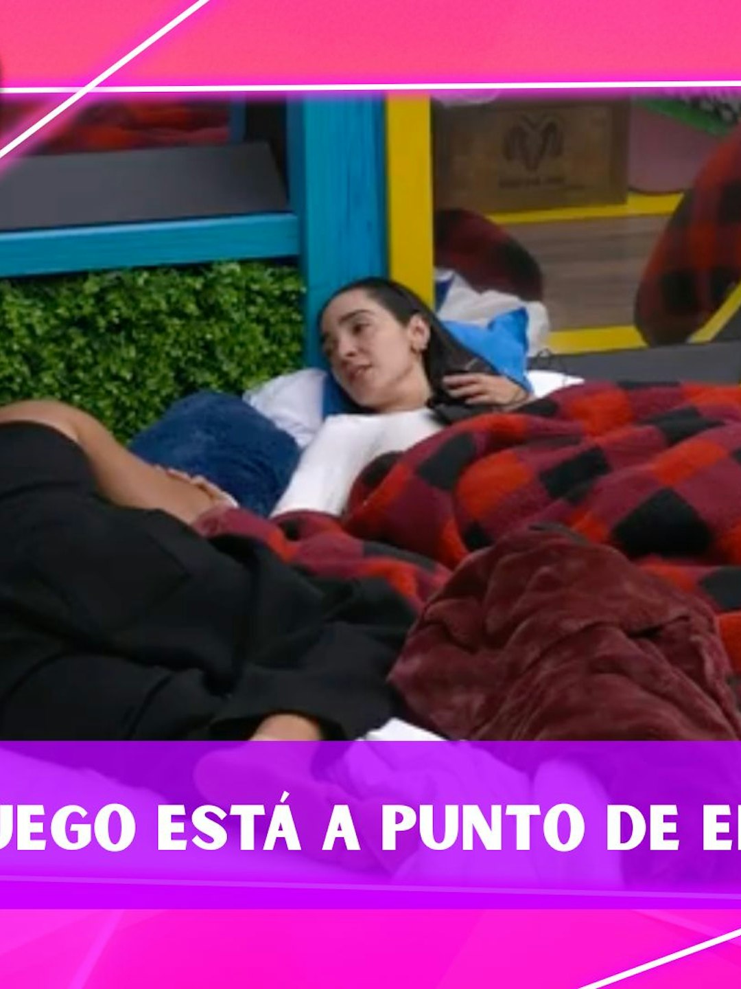 ¡Ya comparten cama! Julio y Manelyk siguen alimentando rumores de ROMANCE en La Granja VIP al dormir juntos (VIDEO)
