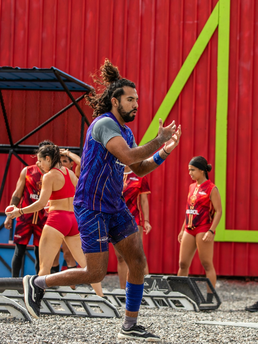 Exatlón México | “Debes deudas por su campeonato": Pato Araujo se burla de todos con risas burlonas; pero Adrián Leo le contesta