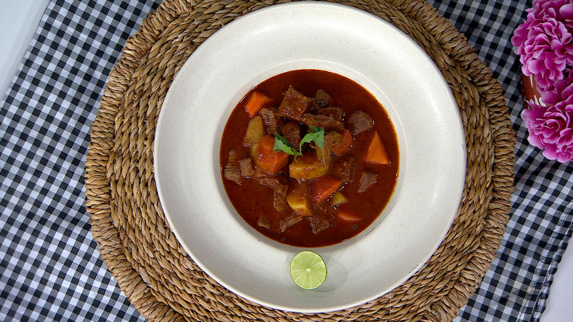 ¡Aprende a preparar arrachera en adobo y arranca la semana con el pie derecho!