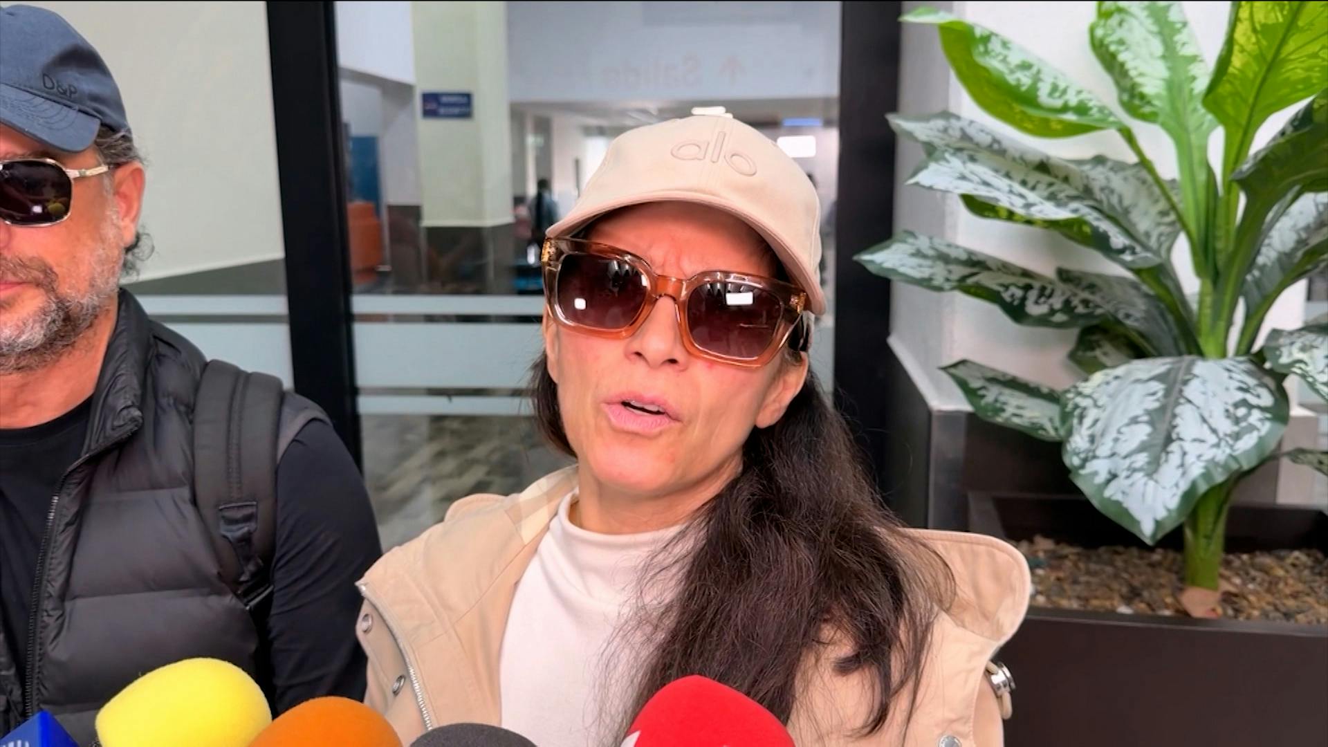 “Siempre han hecho una gran pareja”; Alessandra Rosaldo responde si hay reconciliación entre Aislinn Derbez y Mauricio Ochmann